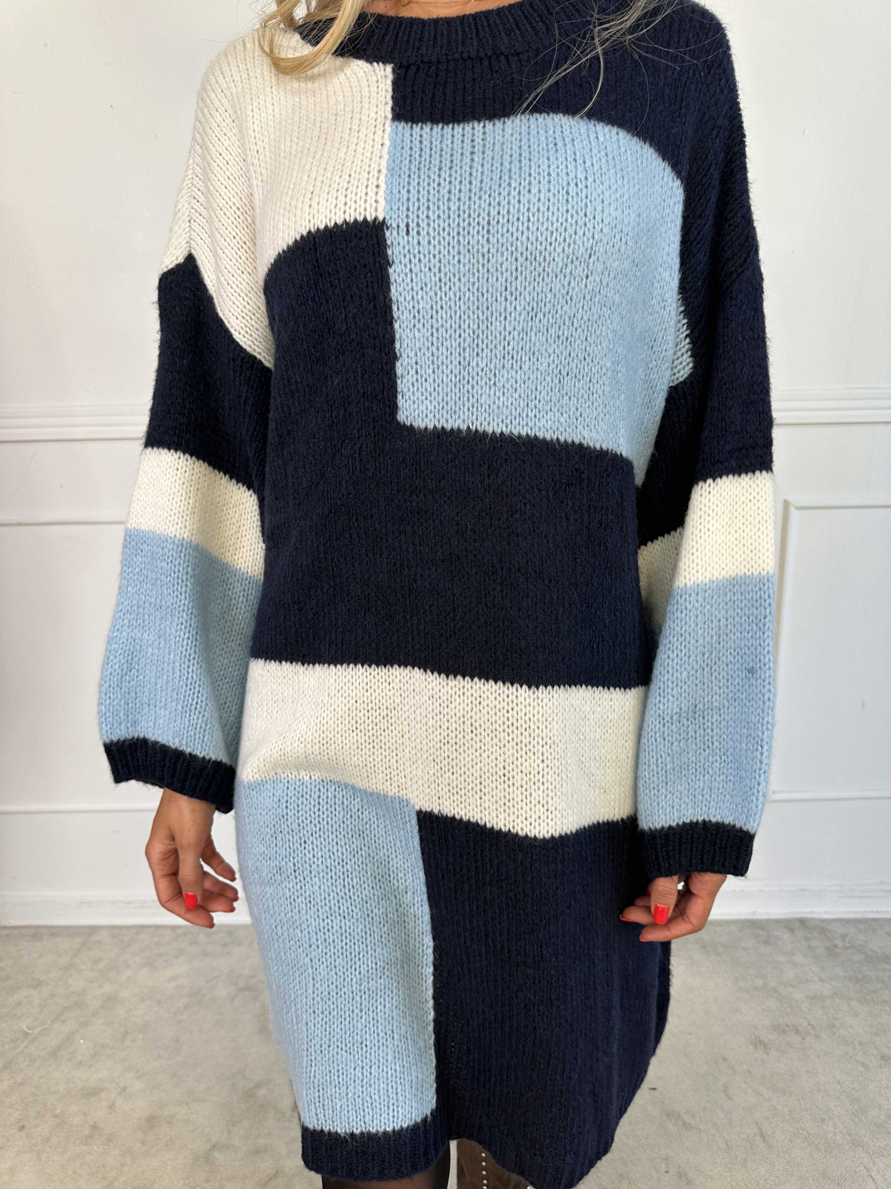 Nesrin - Mjuk stickad flerfärgad klänning