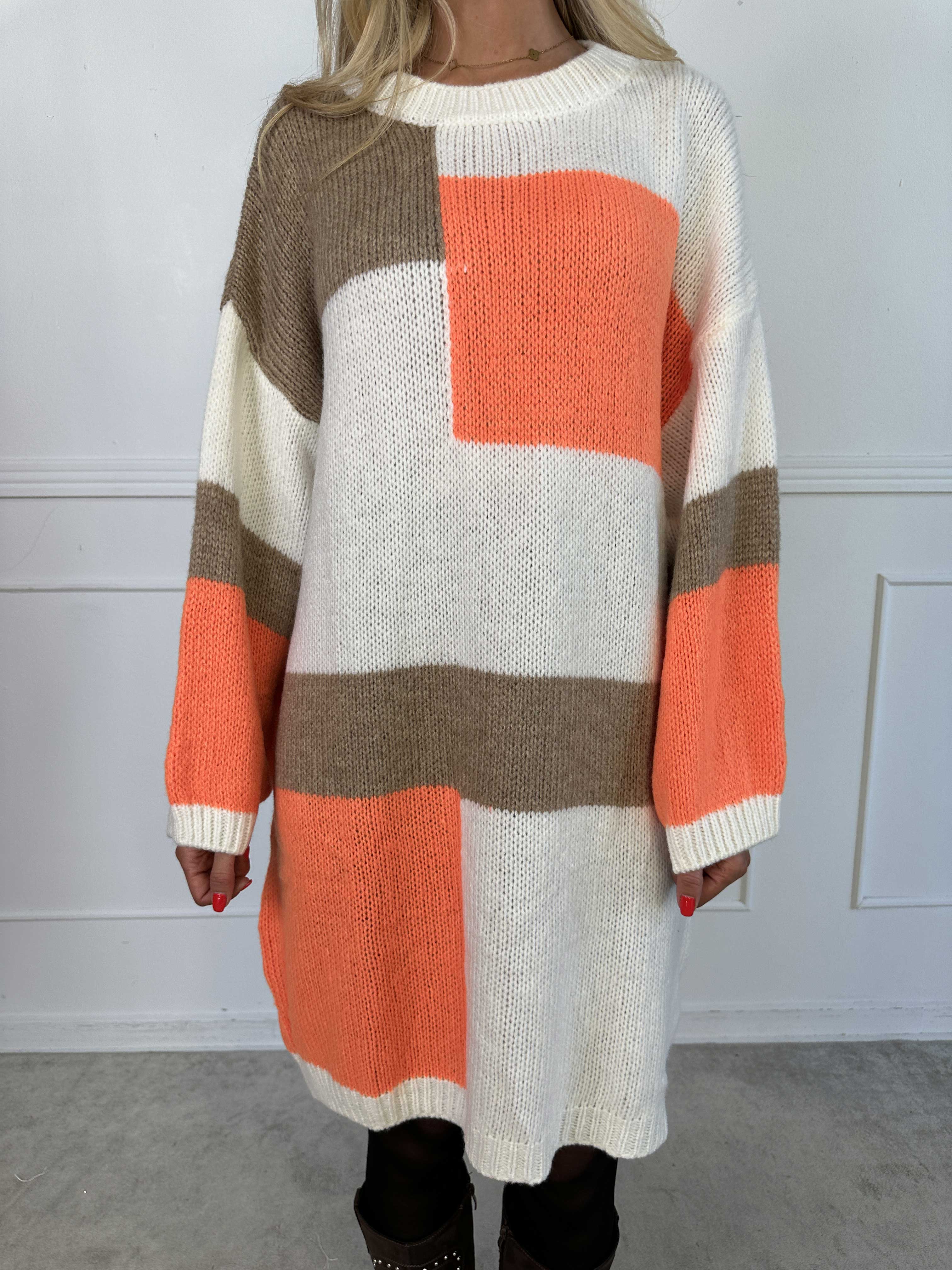 Nesrin - Mjuk stickad flerfärgad klänning