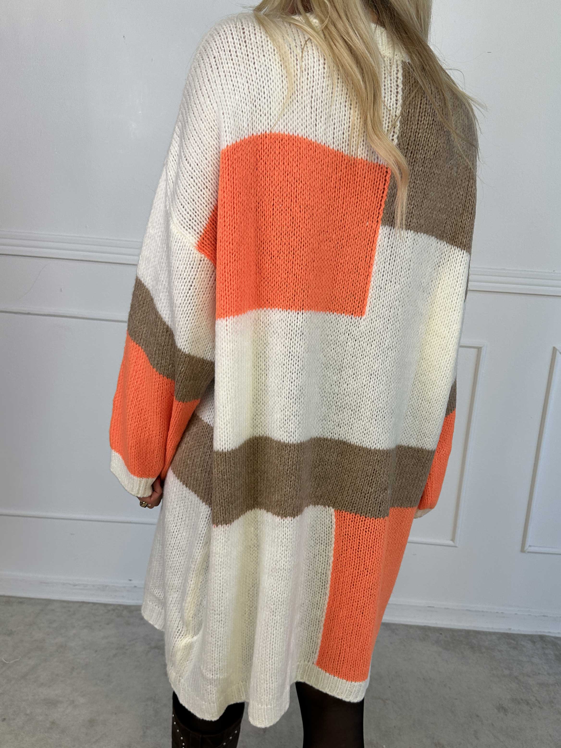 Nesrin - Mjuk stickad flerfärgad klänning