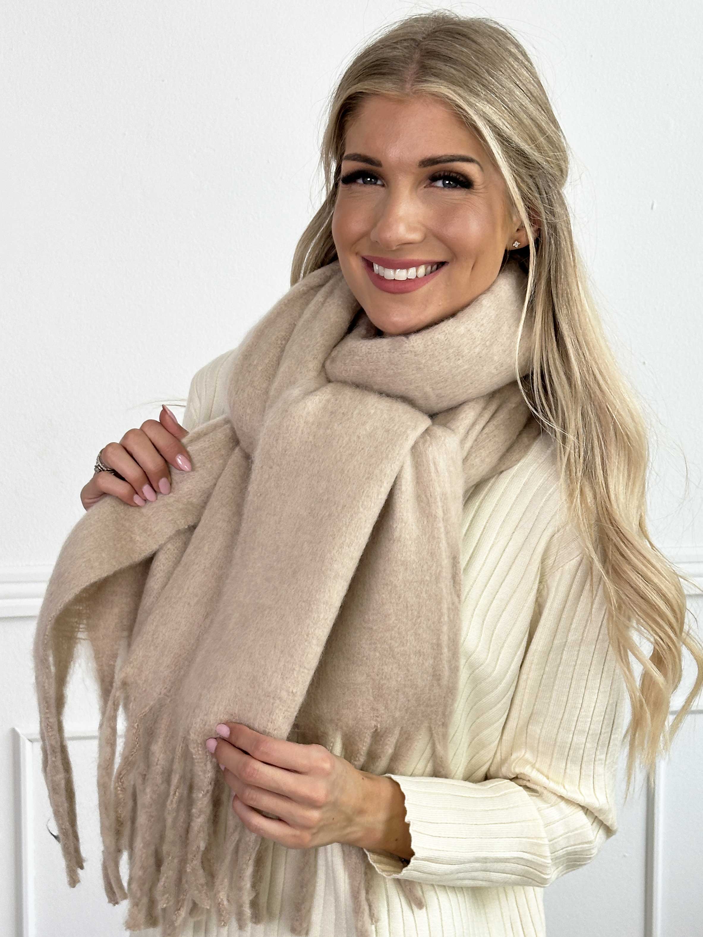 Nevaeh - Mjuk halsduk i viskos och ull