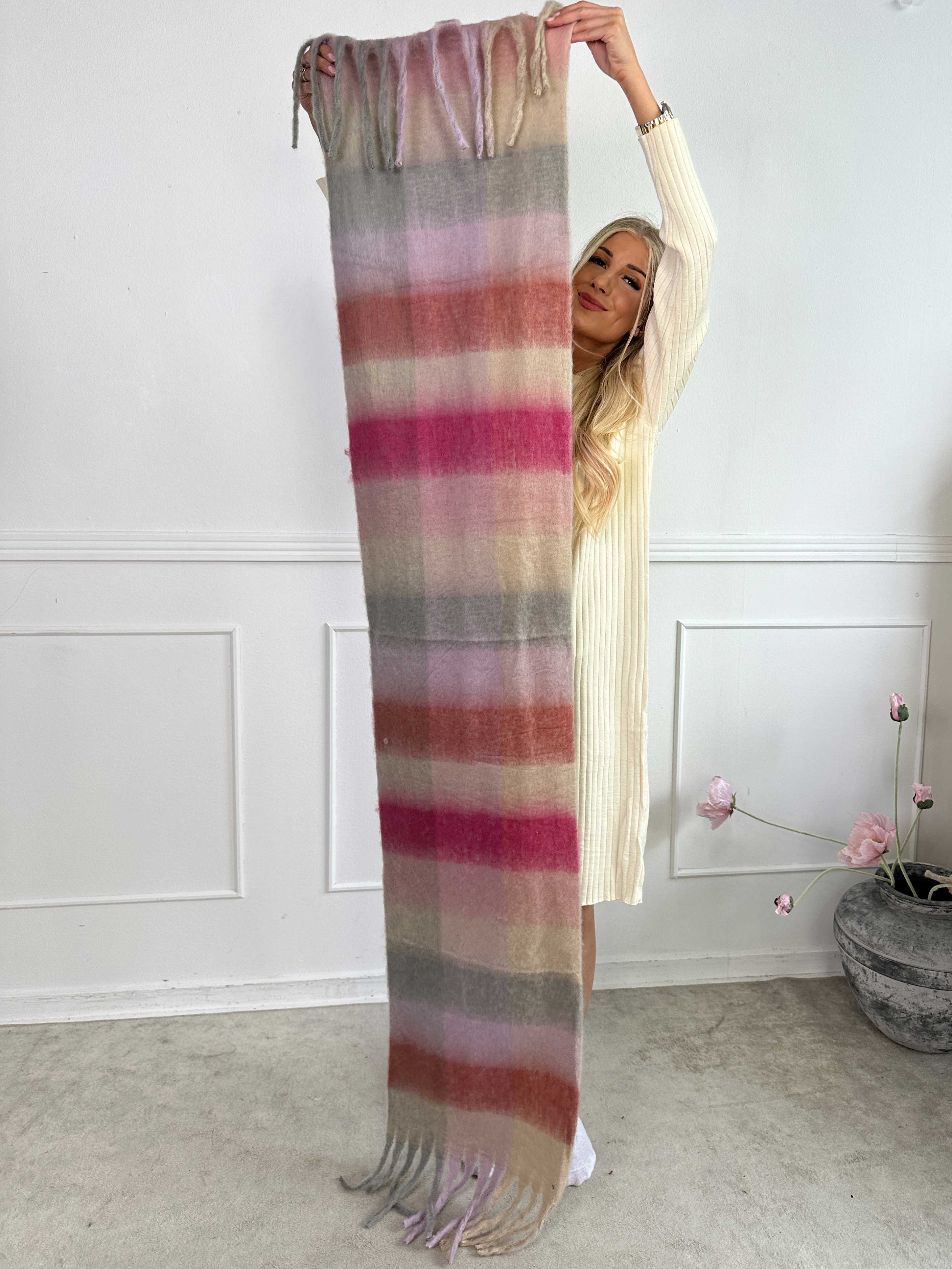 Nevaeh - Mjuk halsduk i viskos och ull