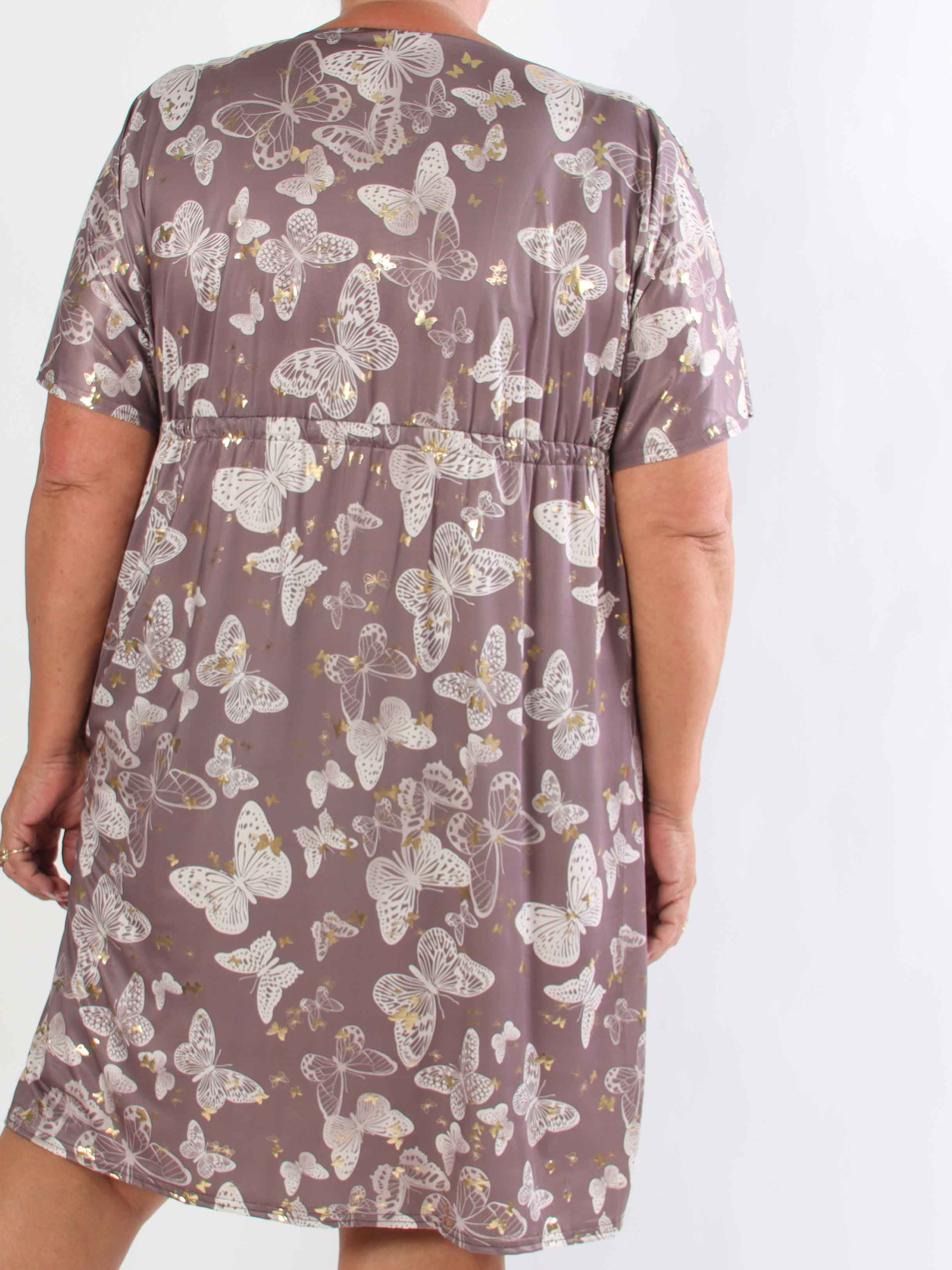 Nicolina Butterfly Short - Plus size kjole med sommerfugleprint og snøre under brystet