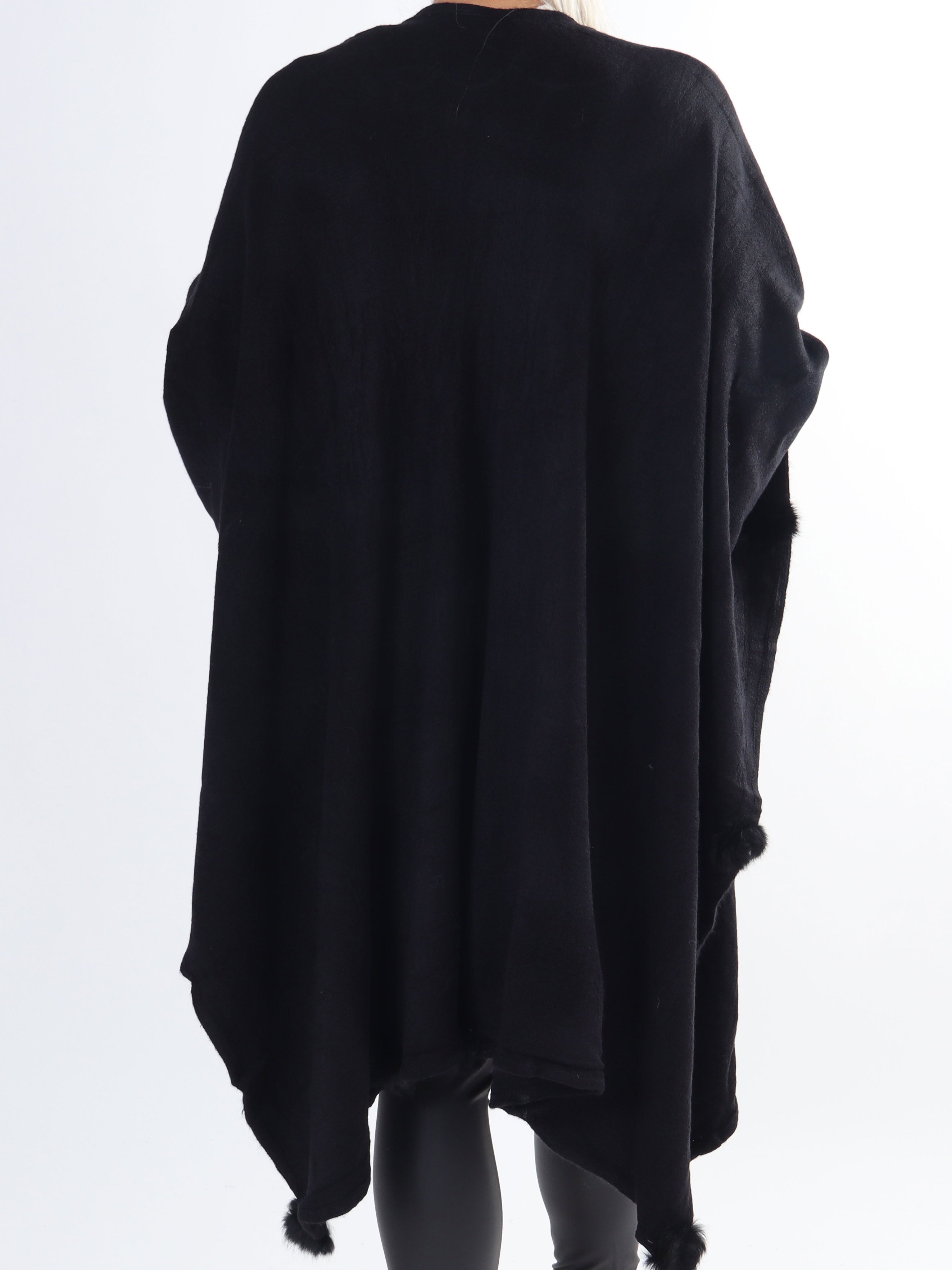 Nila - Lång varm plus size poncho med pomponer