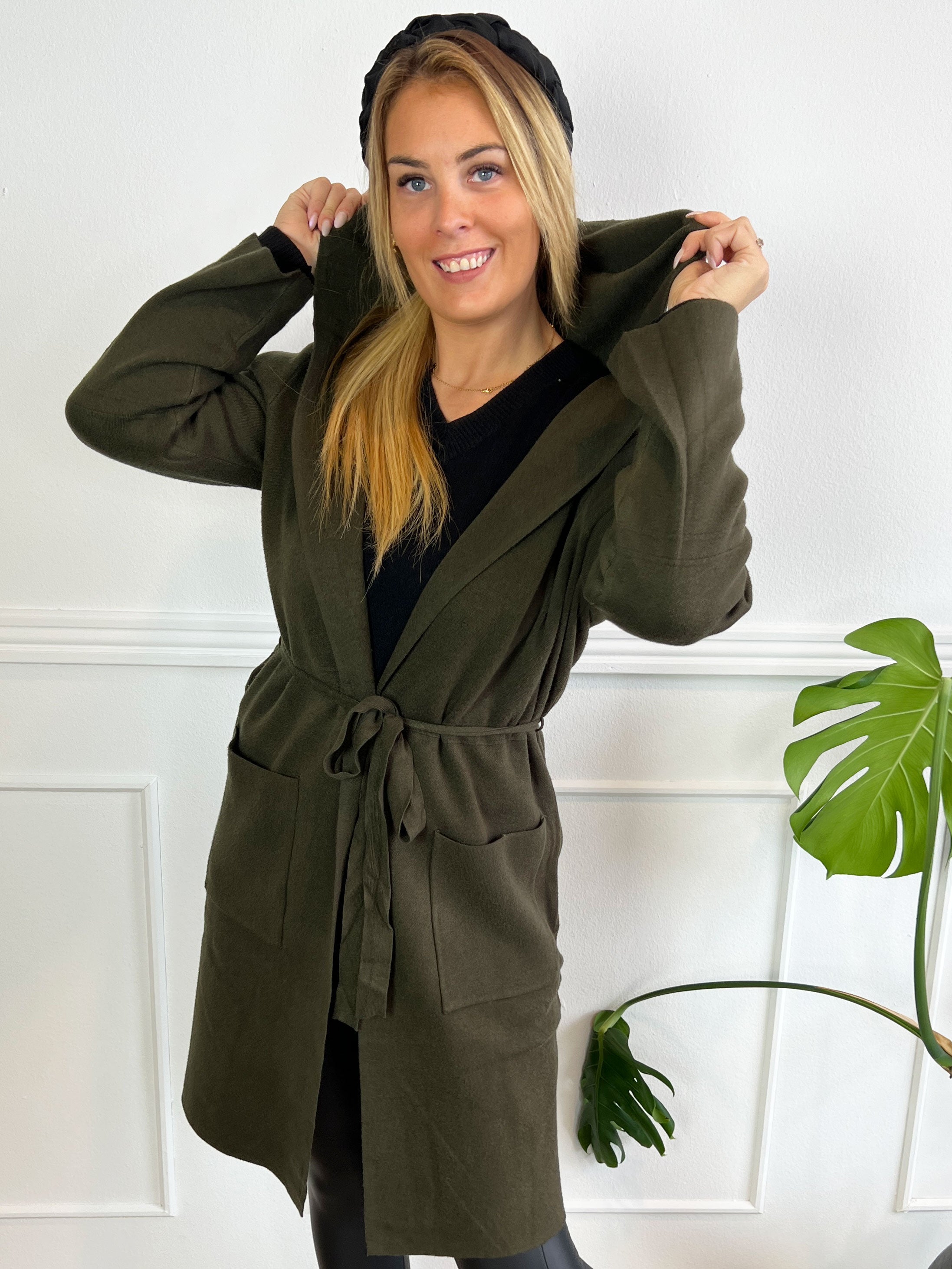 Nina -  Mjuk kofta med huva och knytband