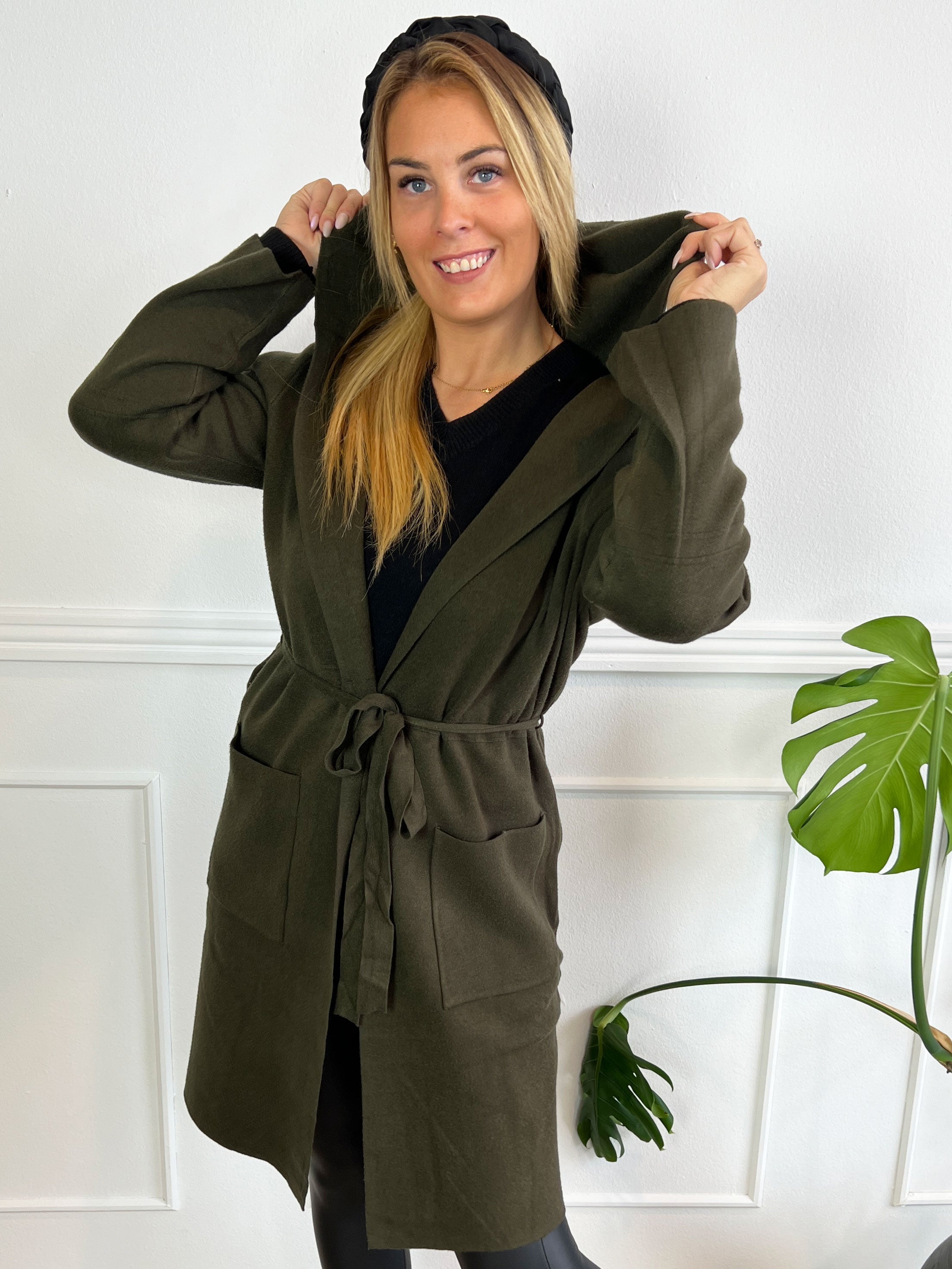 Nina -  Mjuk kofta med huva och knytband