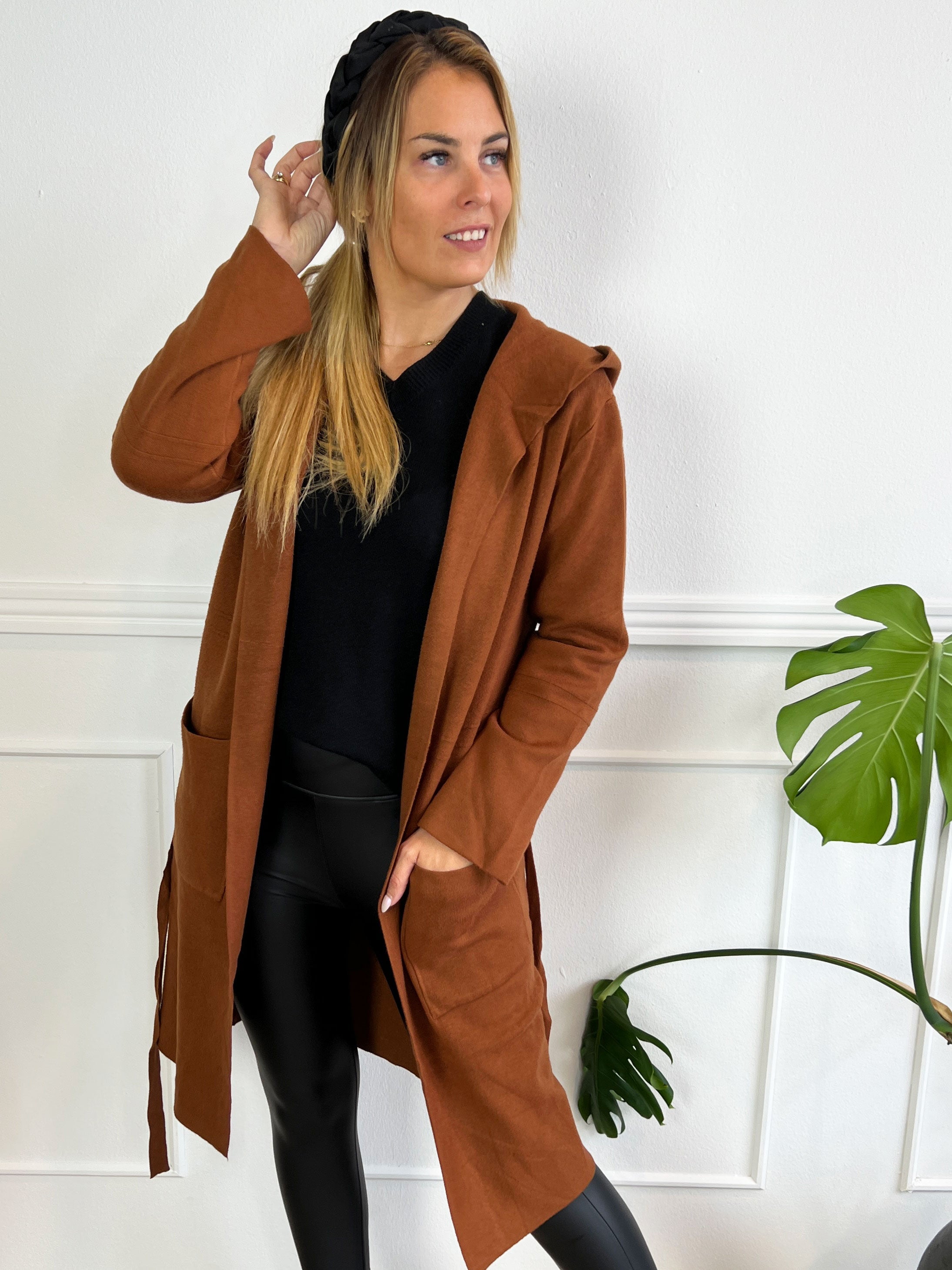 Nina -  Mjuk kofta med huva och knytband