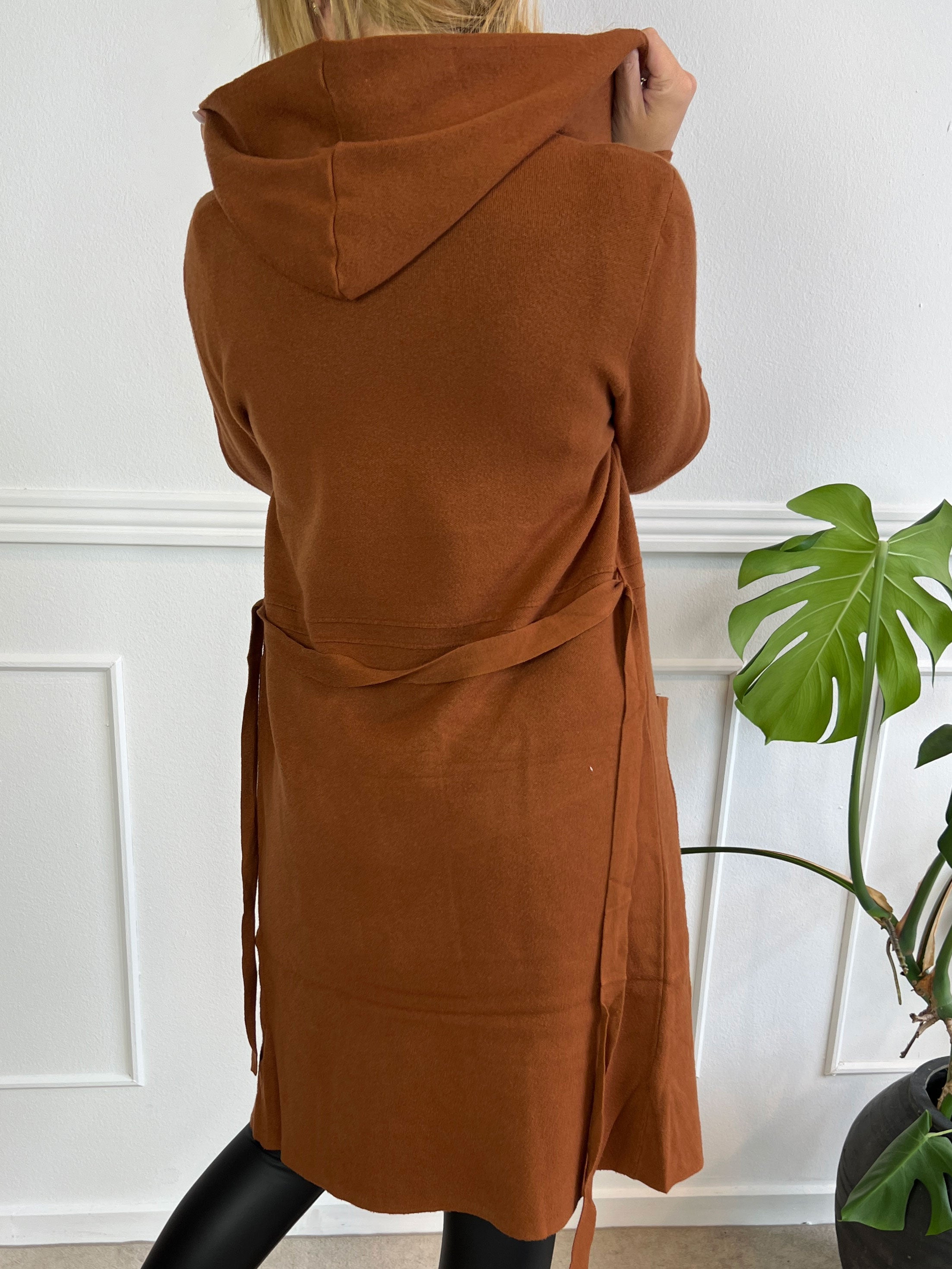 Nina -  Mjuk kofta med huva och knytband