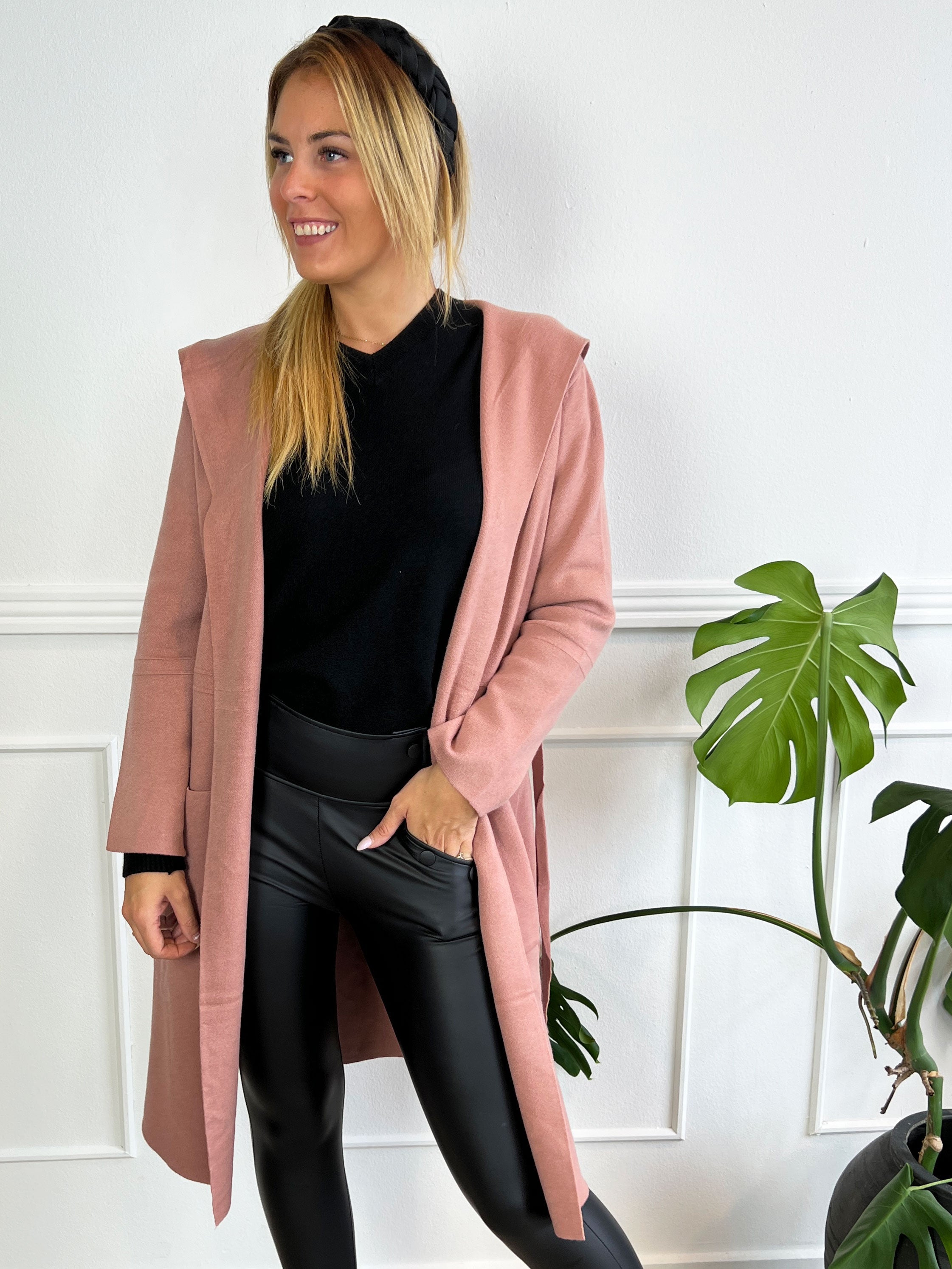 Nina -  Mjuk kofta med huva och knytband