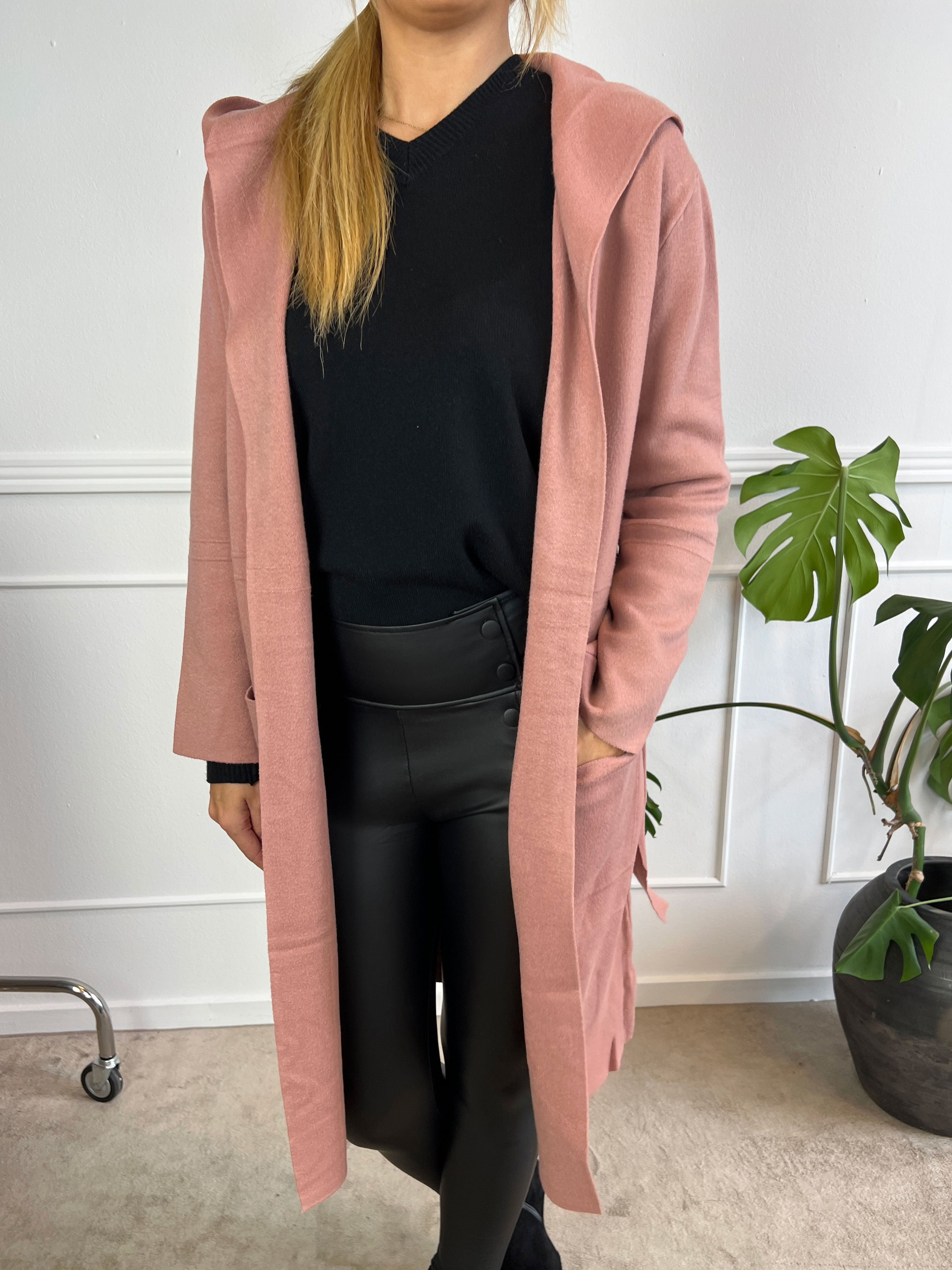 Nina -  Mjuk kofta med huva och knytband