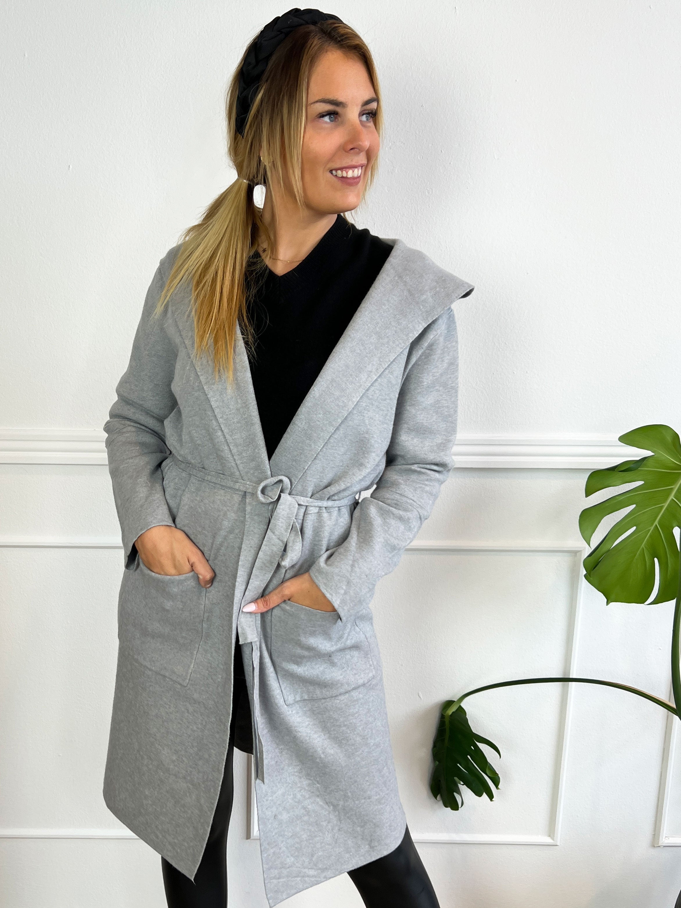 Nina -  Mjuk kofta med huva och knytband