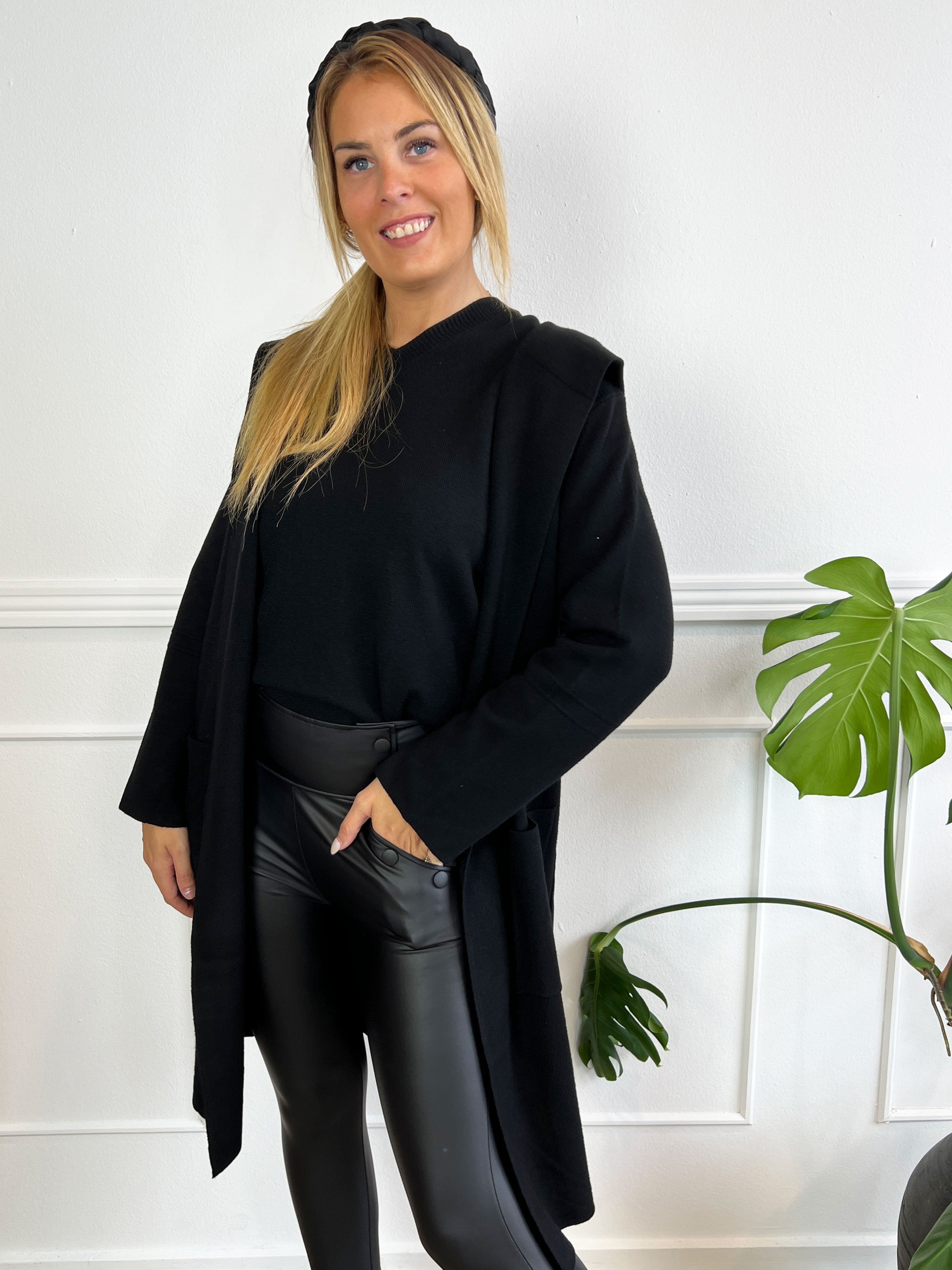 Nina -  Mjuk kofta med huva och knytband