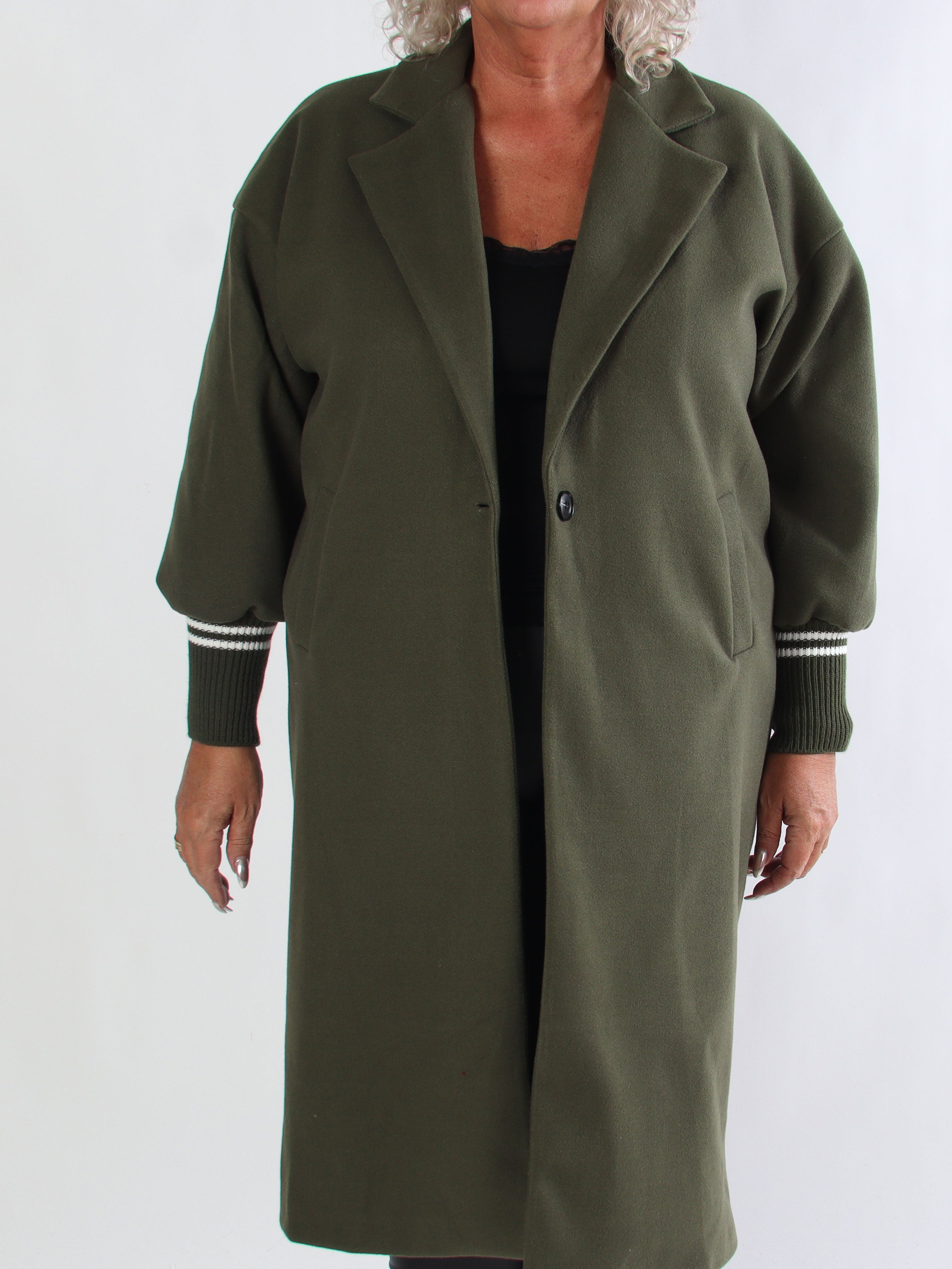 Nitas - Plus size övergångsjacka med stickad del på ärmen