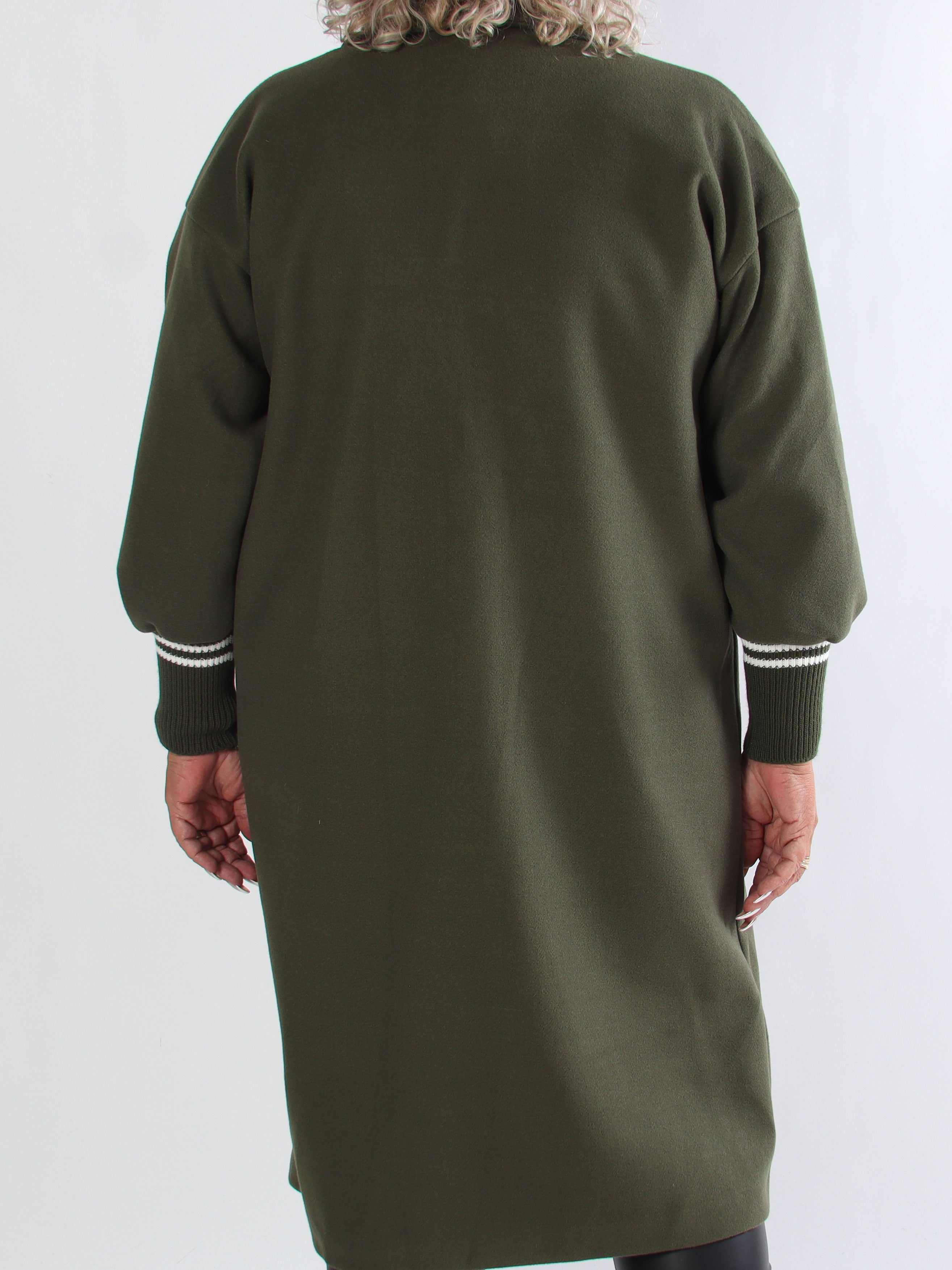 Nitas - Plus size övergångsjacka med stickad del på ärmen