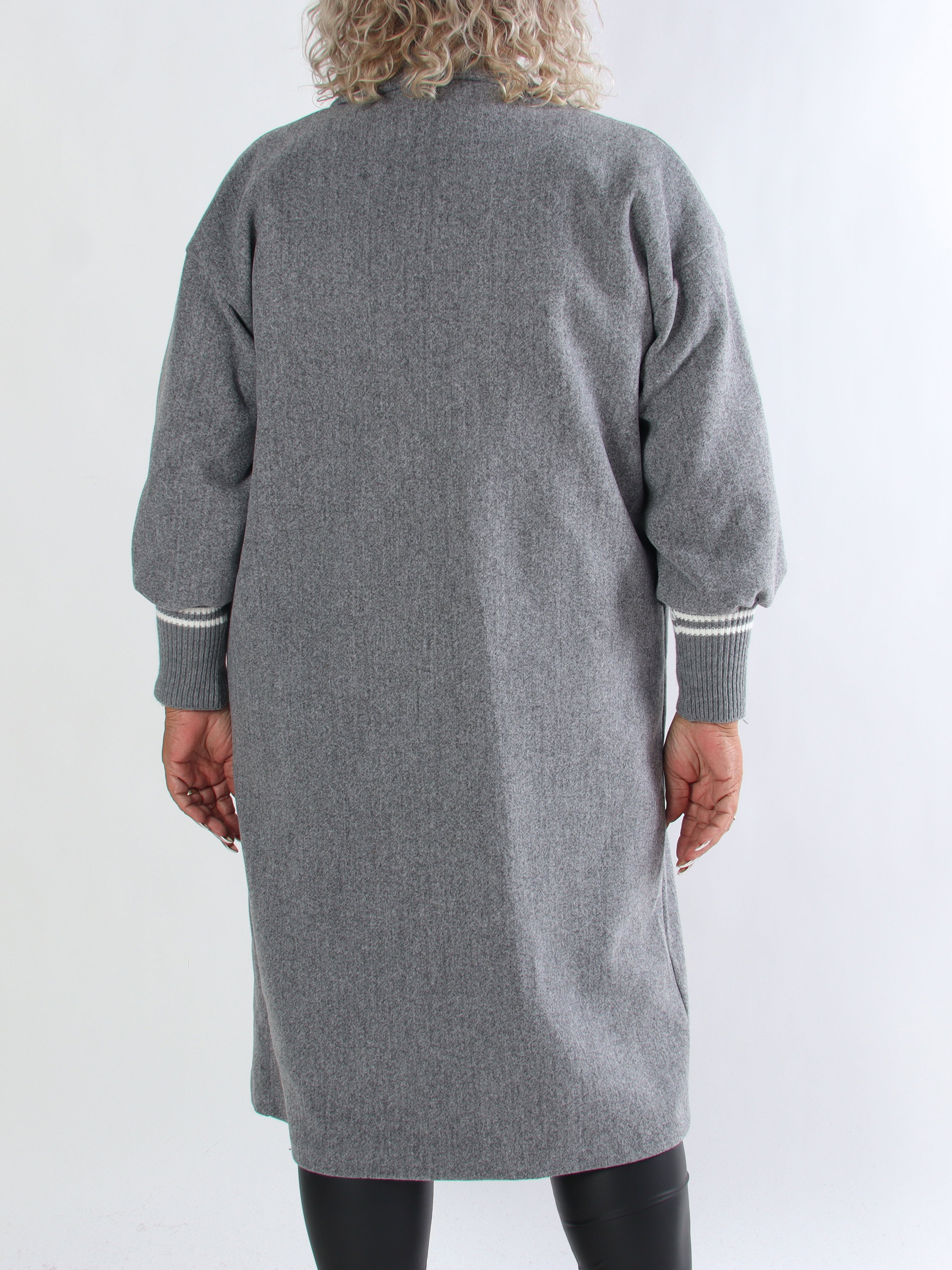 Nitas - Plus size övergångsjacka med stickad del på ärmen