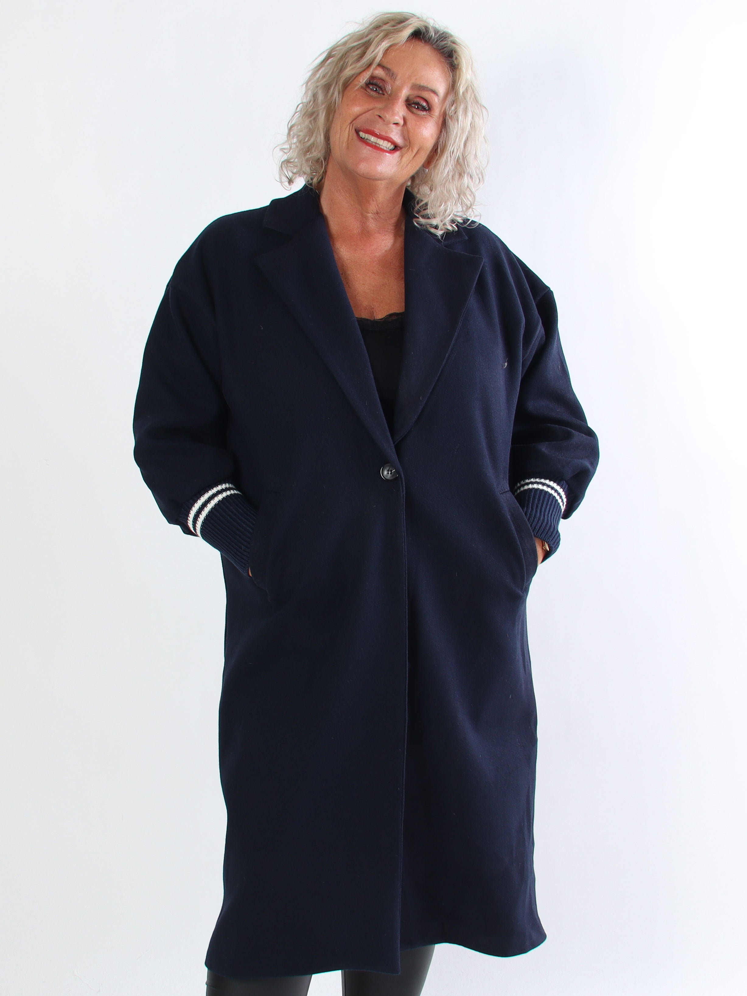 Nitas - Plus size övergångsjacka med stickad del på ärmen