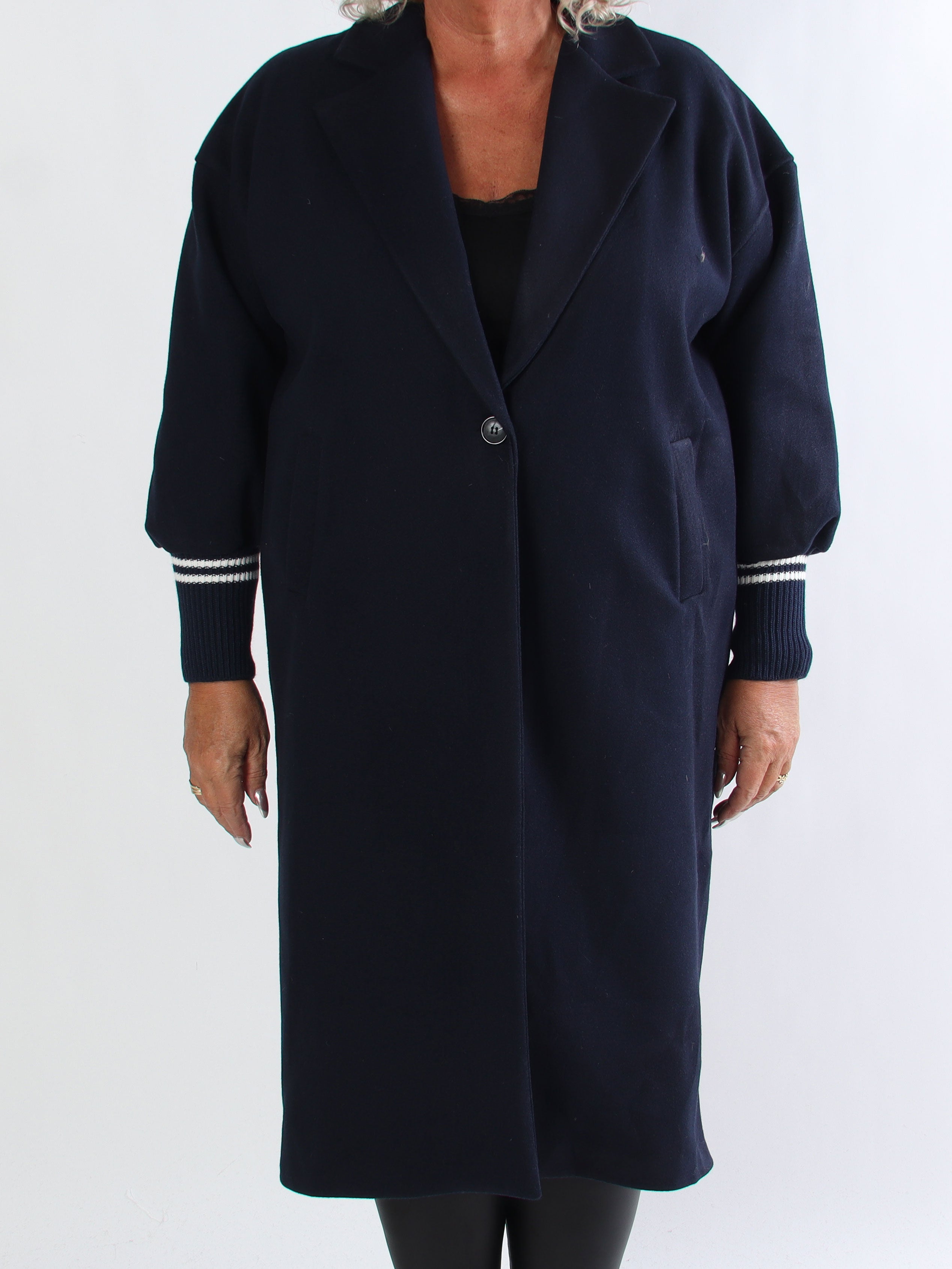 Nitas - Plus size övergångsjacka med stickad del på ärmen