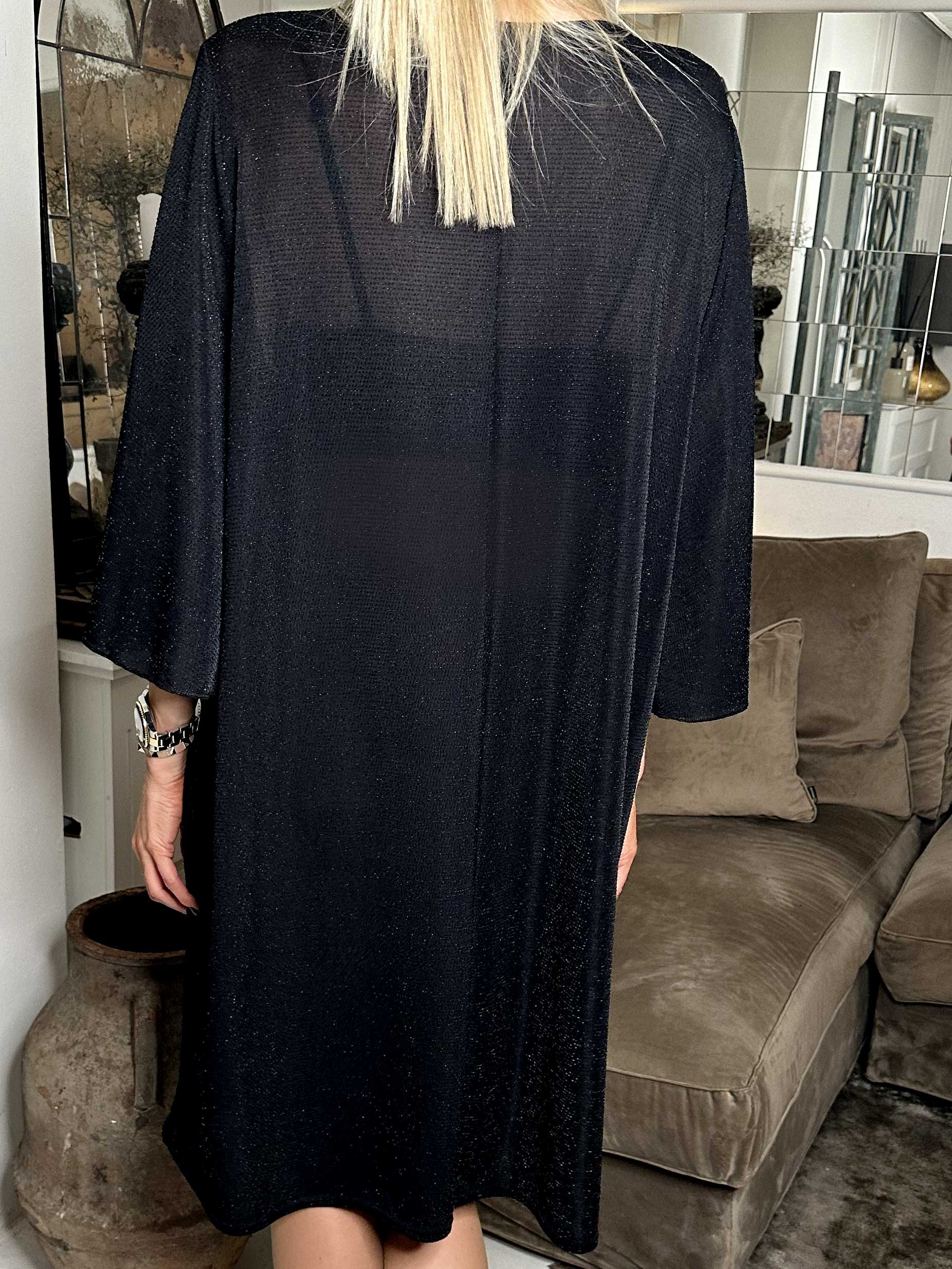 Noemi Glitter - Lös klänning med vida ärmar och glittertrådar