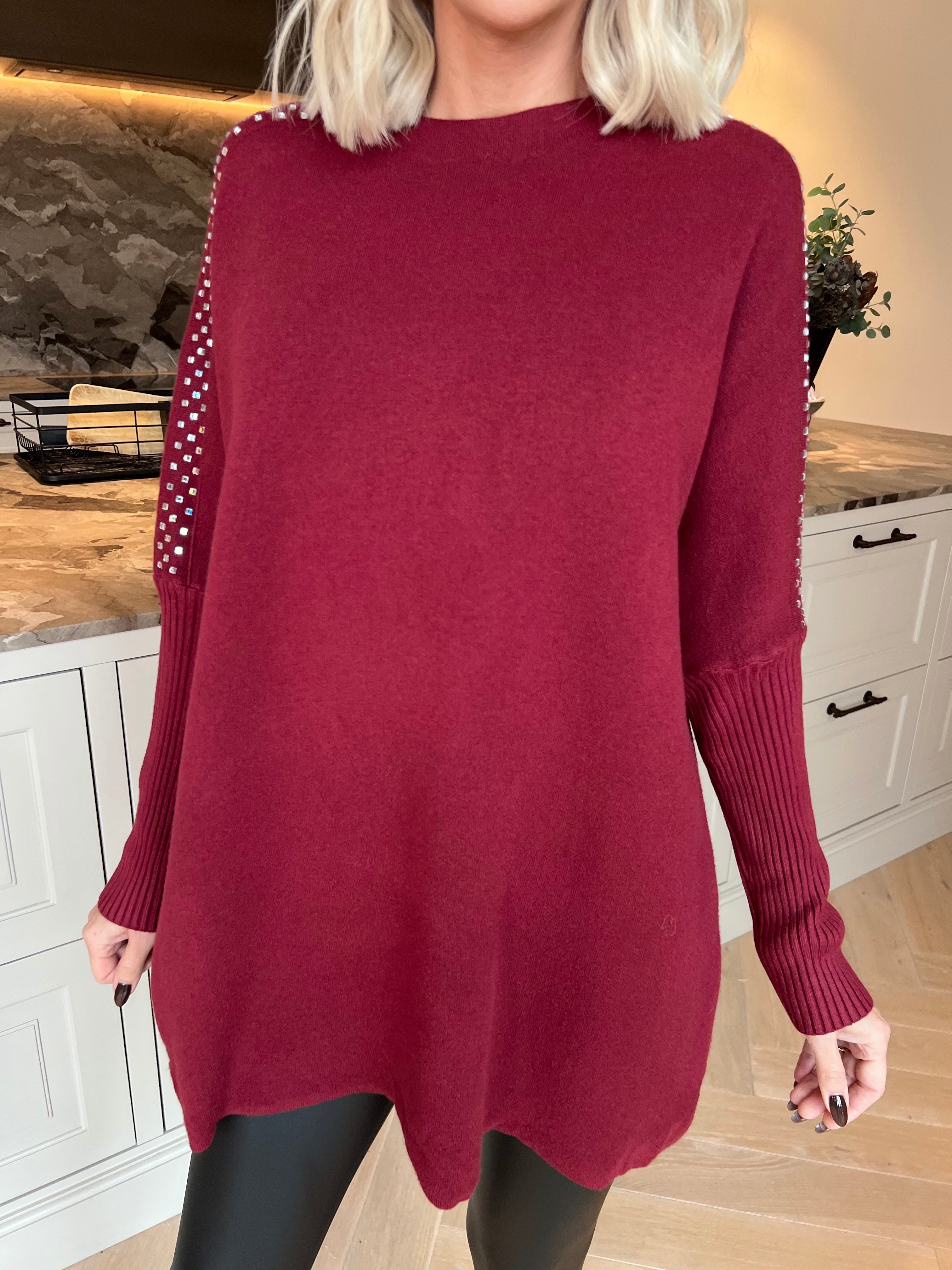 Nuala - Mjuk och stretchig stickad tröja med ribbade ärmar och eleganta strass på axlarna