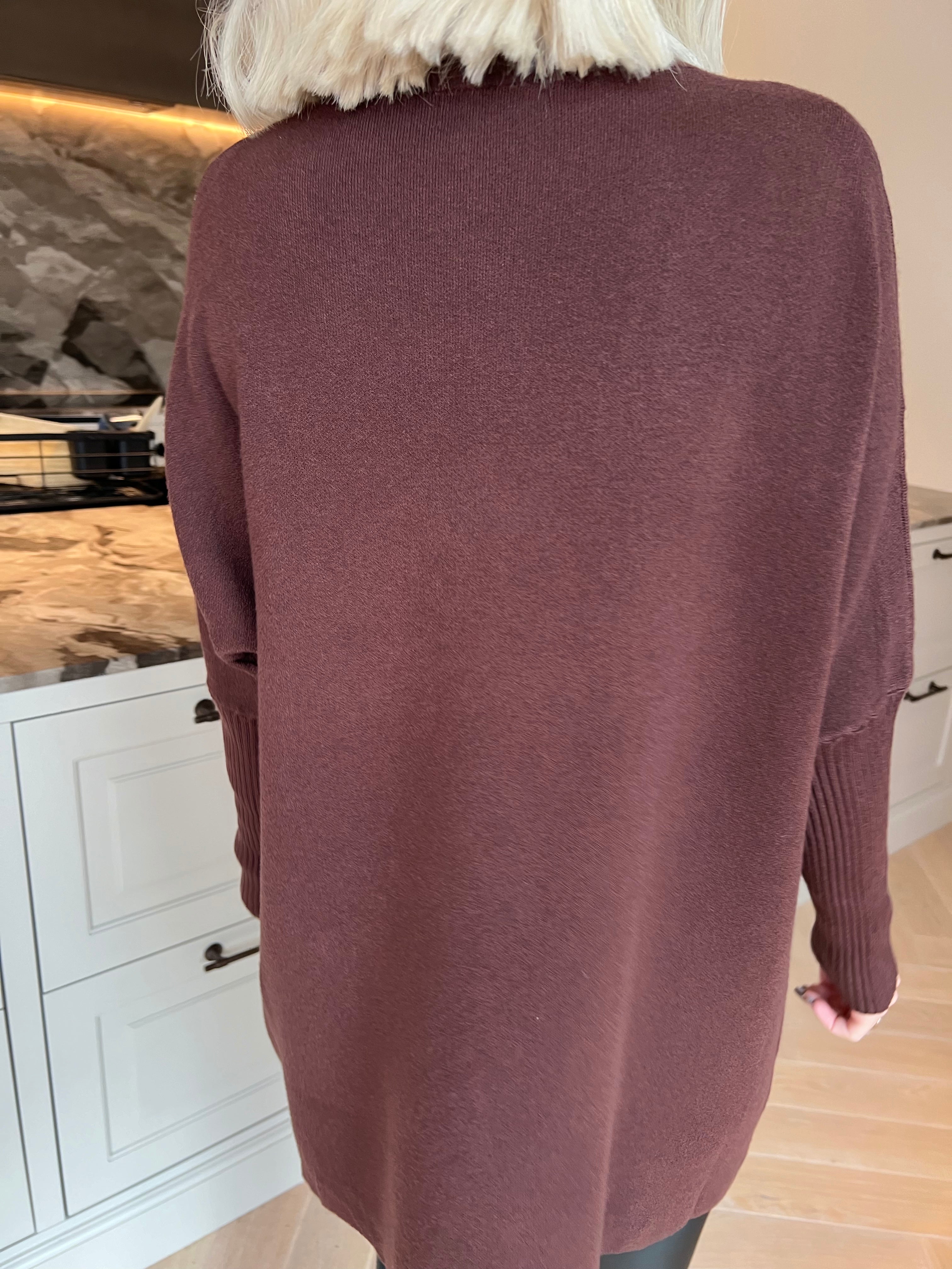 Nuala - Mjuk och stretchig stickad tröja med ribbade ärmar och eleganta strass på axlarna