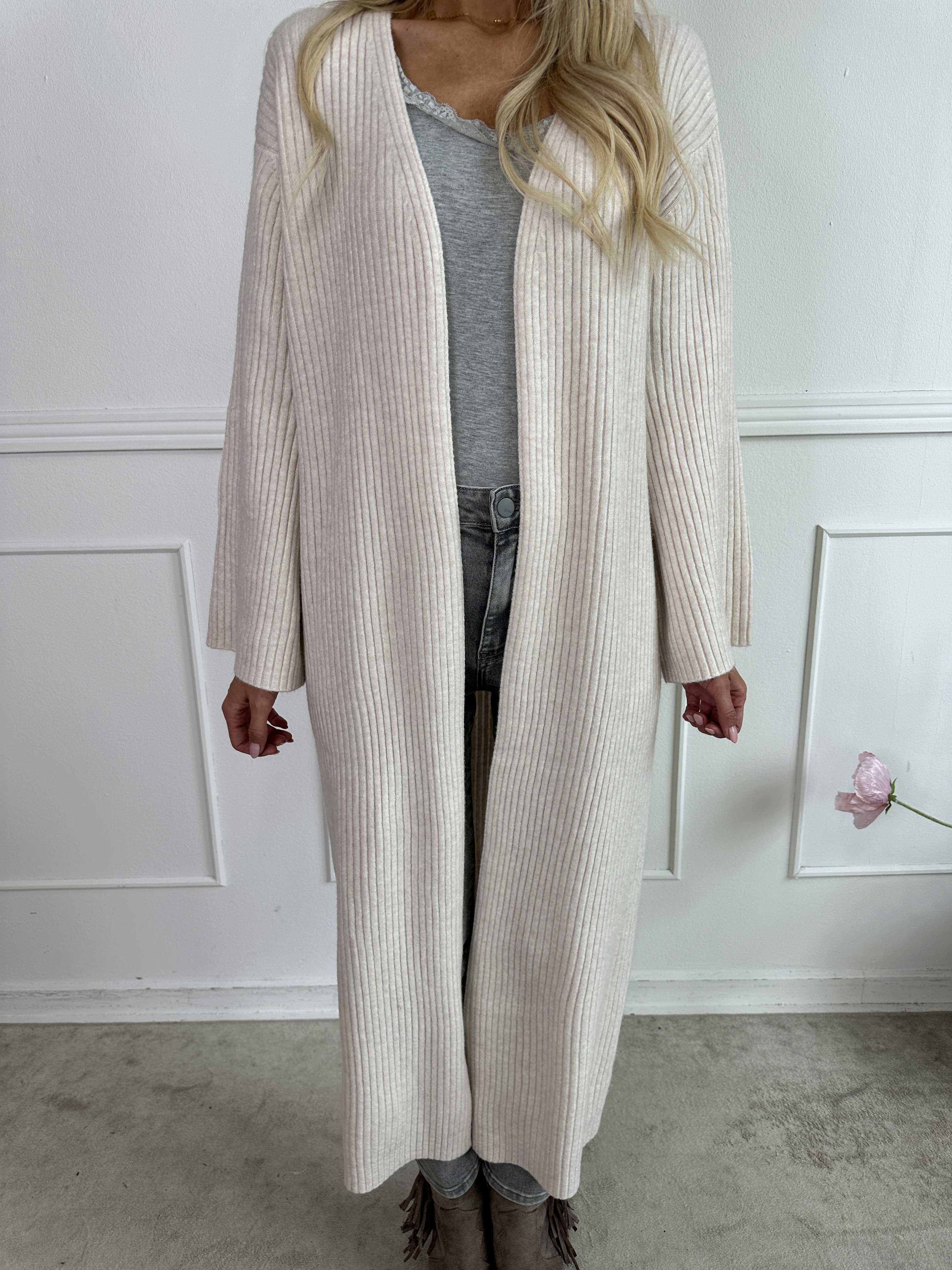 Olava - Lång ribbstickad kofta