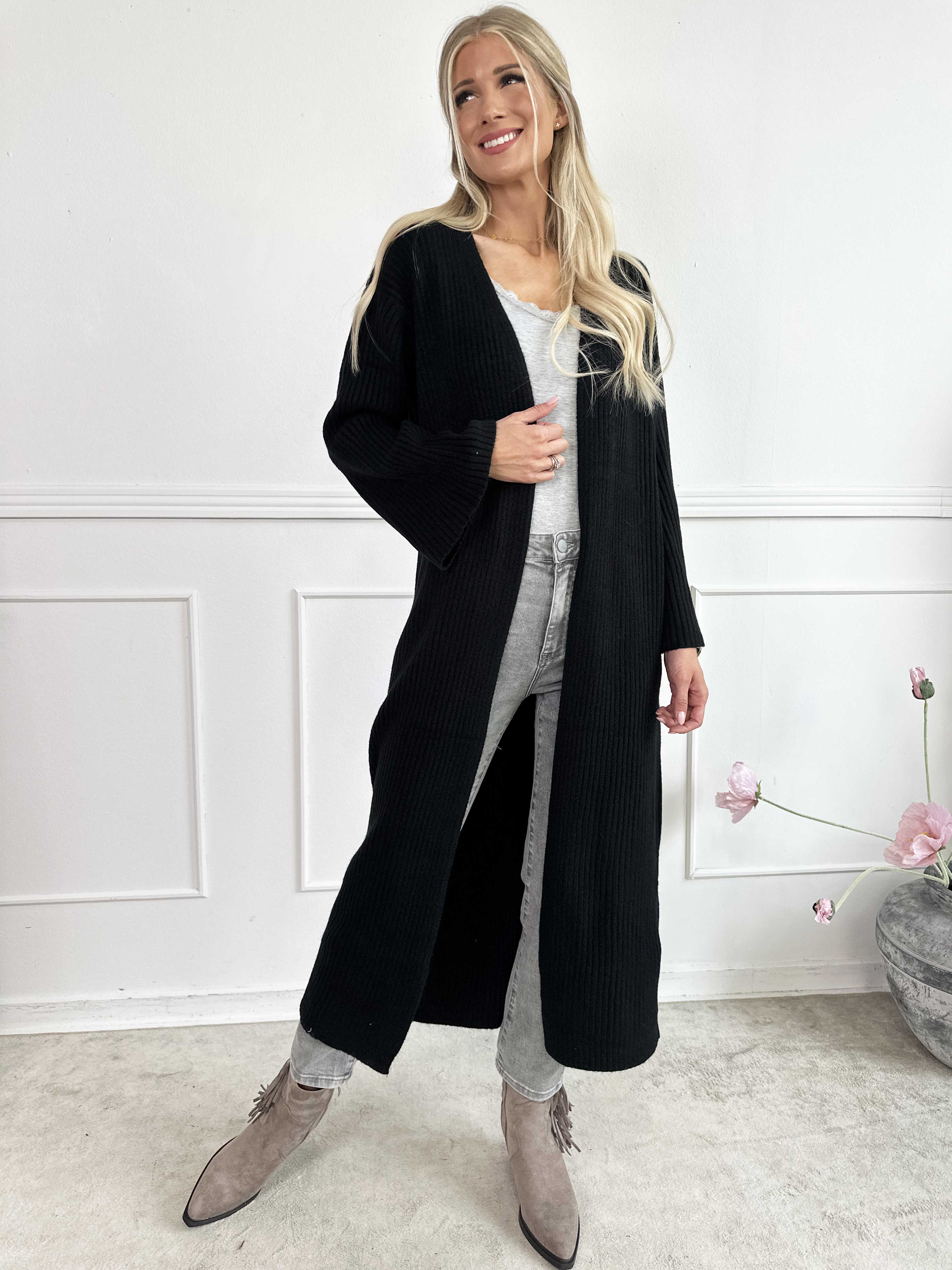 Olava - Lång ribbstickad kofta