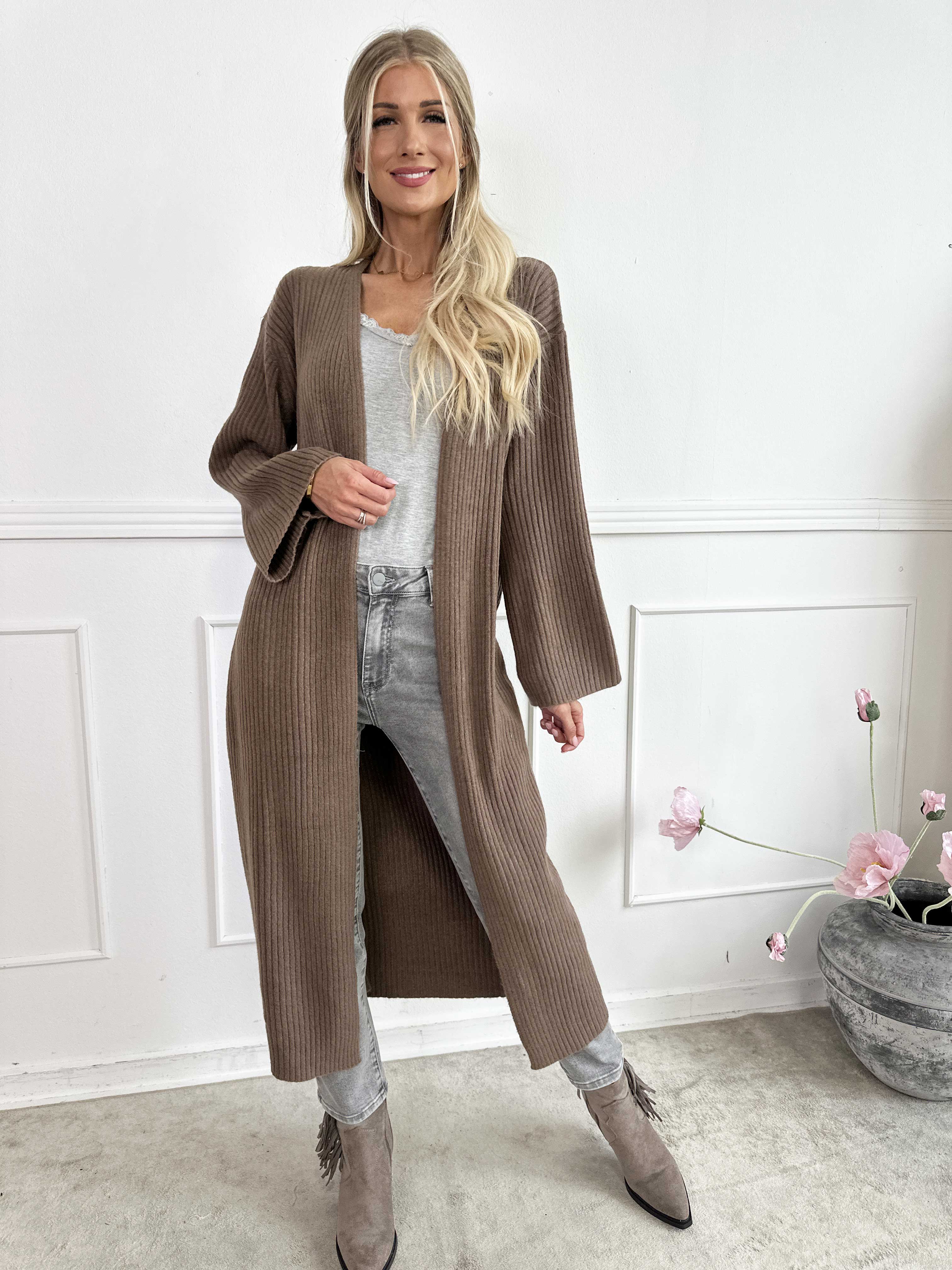 Olava - Lång ribbstickad kofta