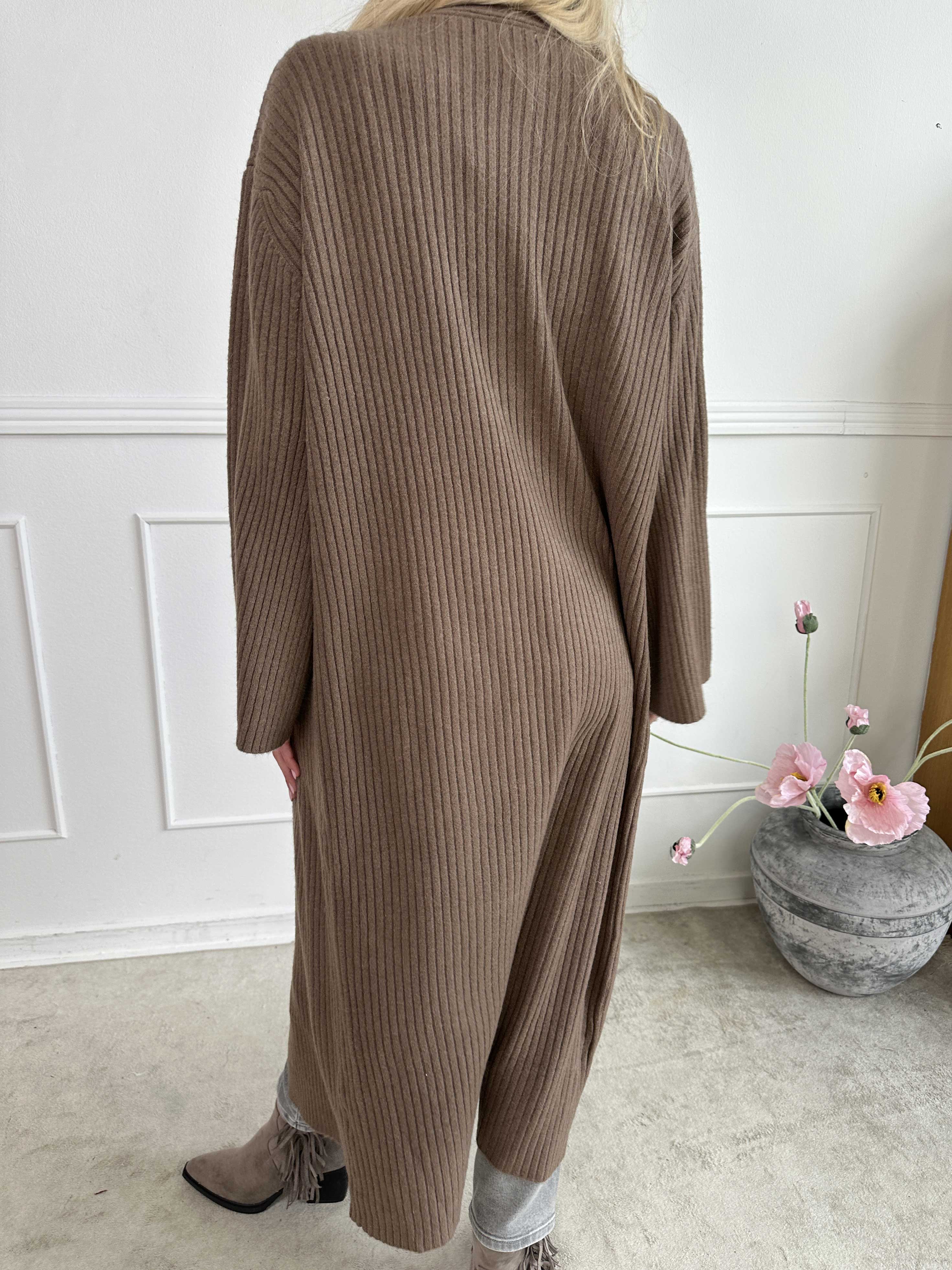 Olava - Lång ribbstickad kofta