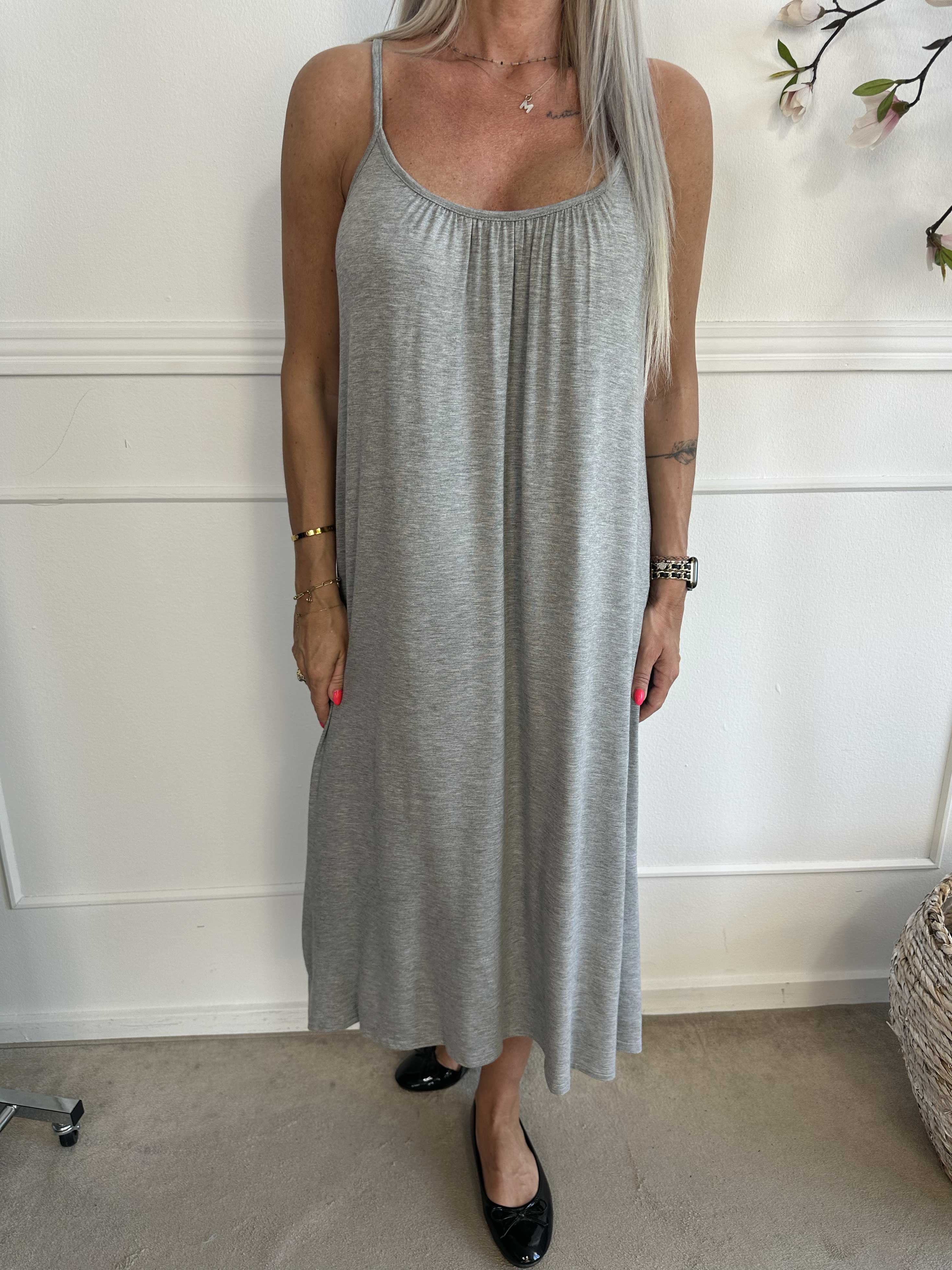 Olivia - Klänning med långa band i viskos