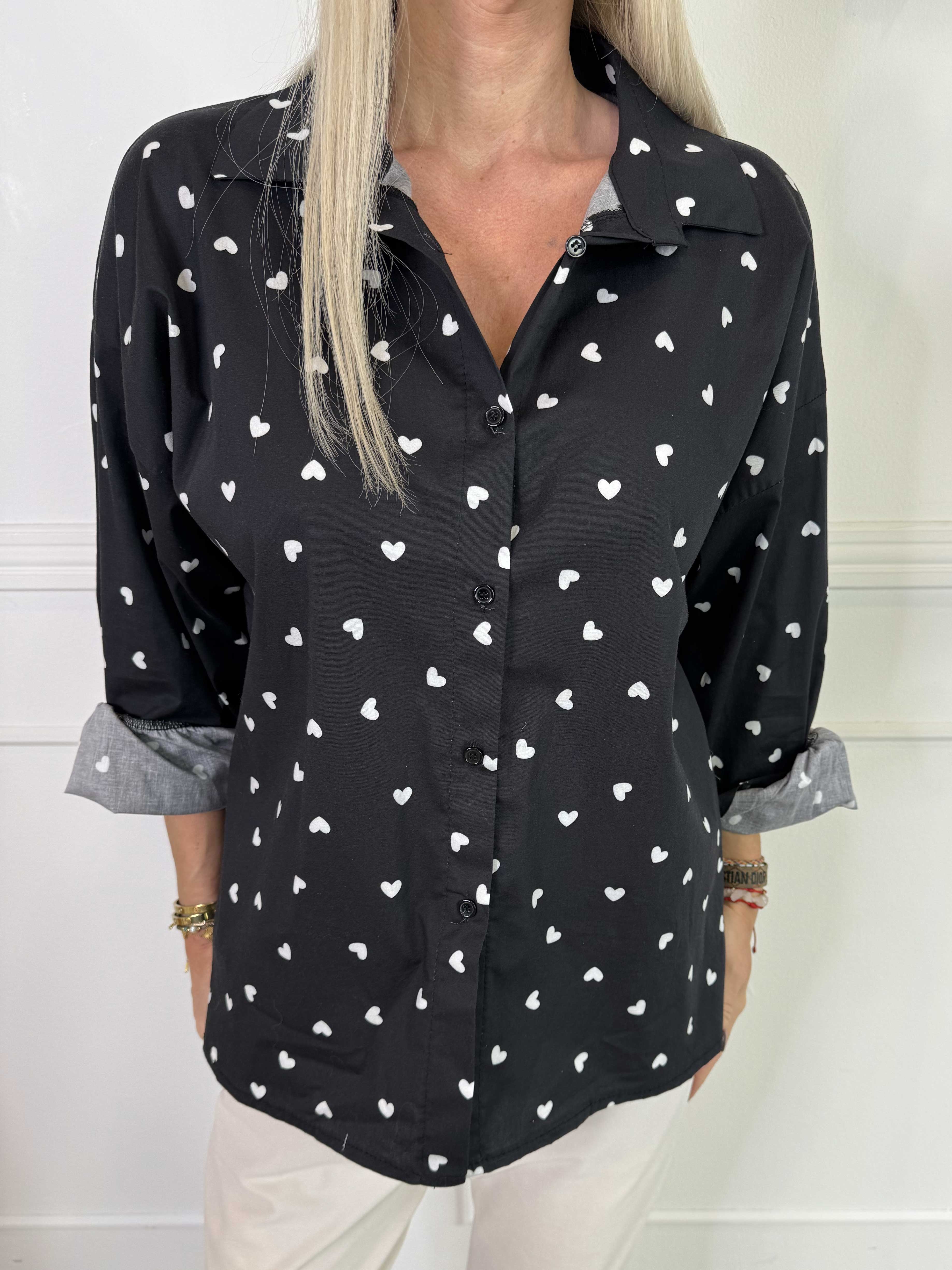 Olivia - Söt skjorta med söta små hjärtan