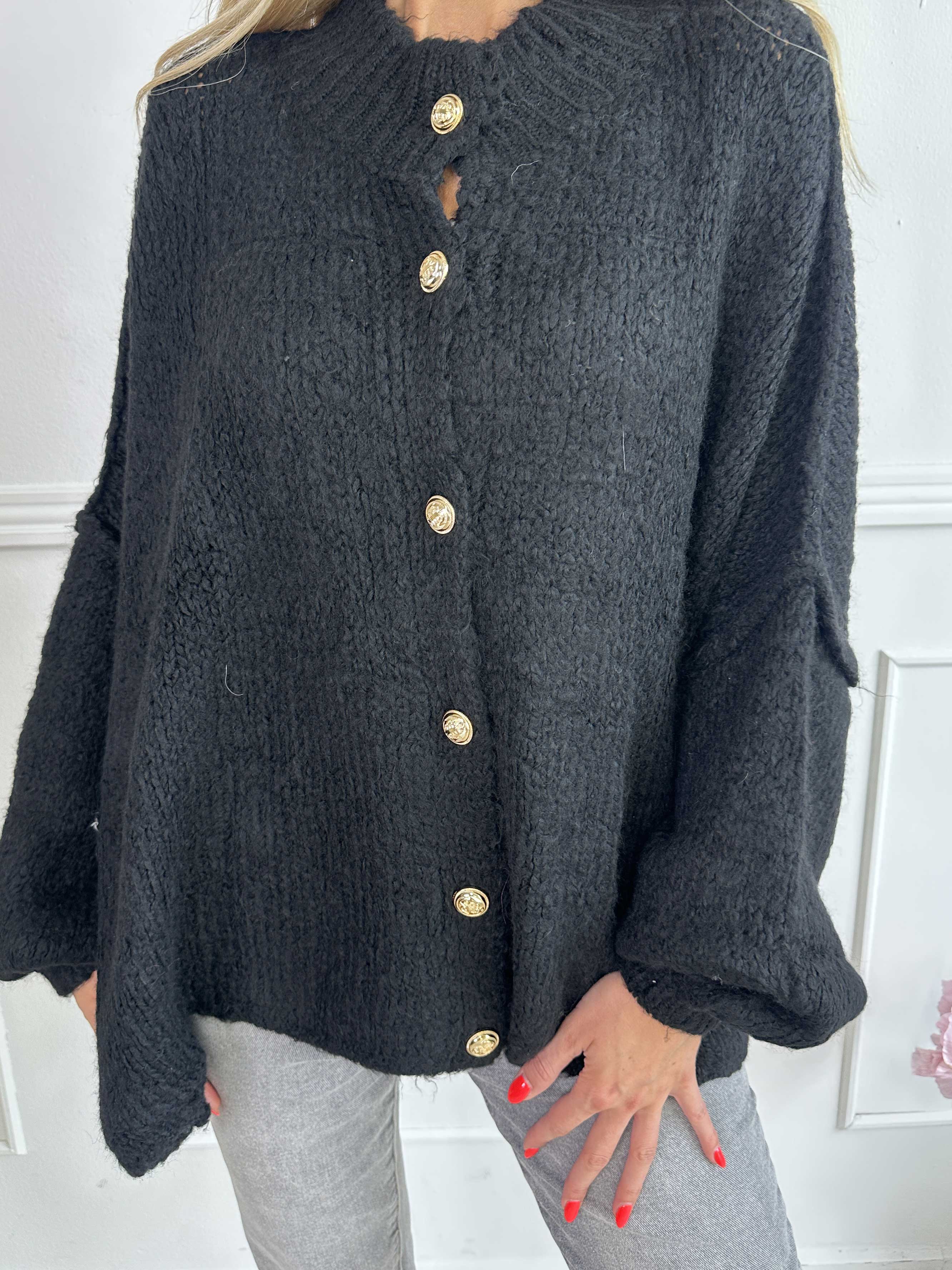 Olrun - Stickad kofta med ballongärmar och guldknappar