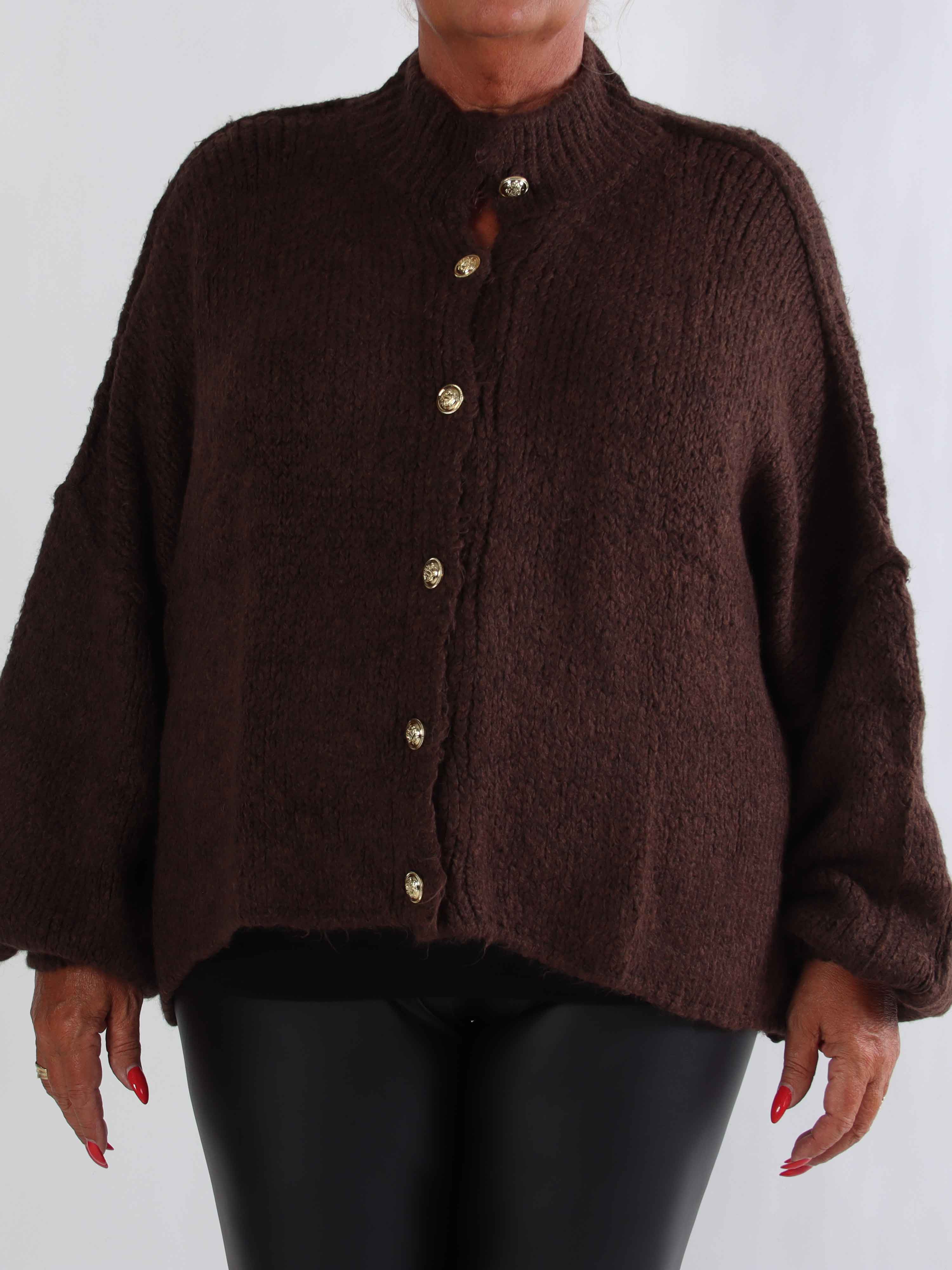 Olrun - Stickad plus size kofta med ballongärmar och guldknappar