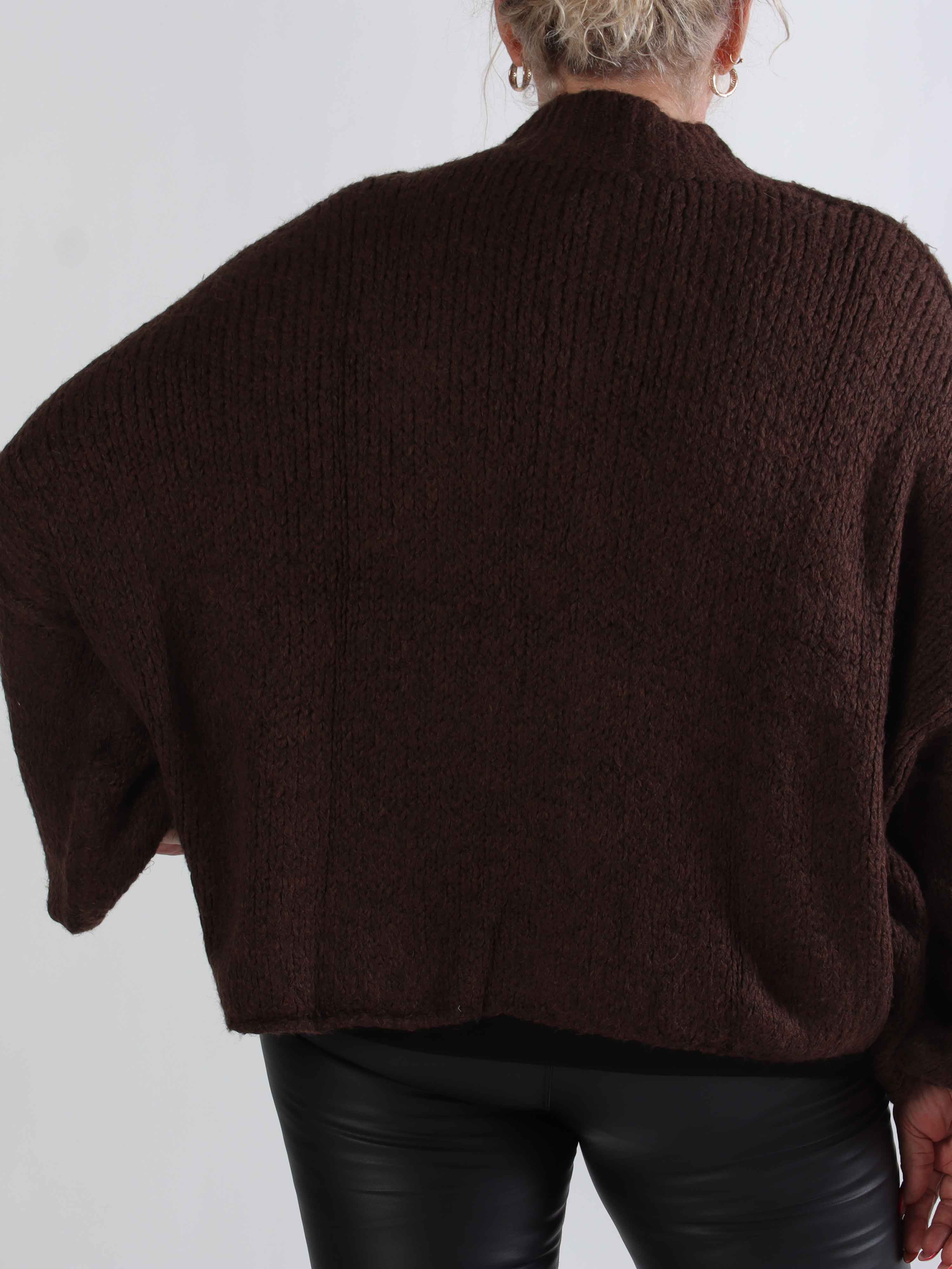 Olrun - Stickad plus size kofta med ballongärmar och guldknappar