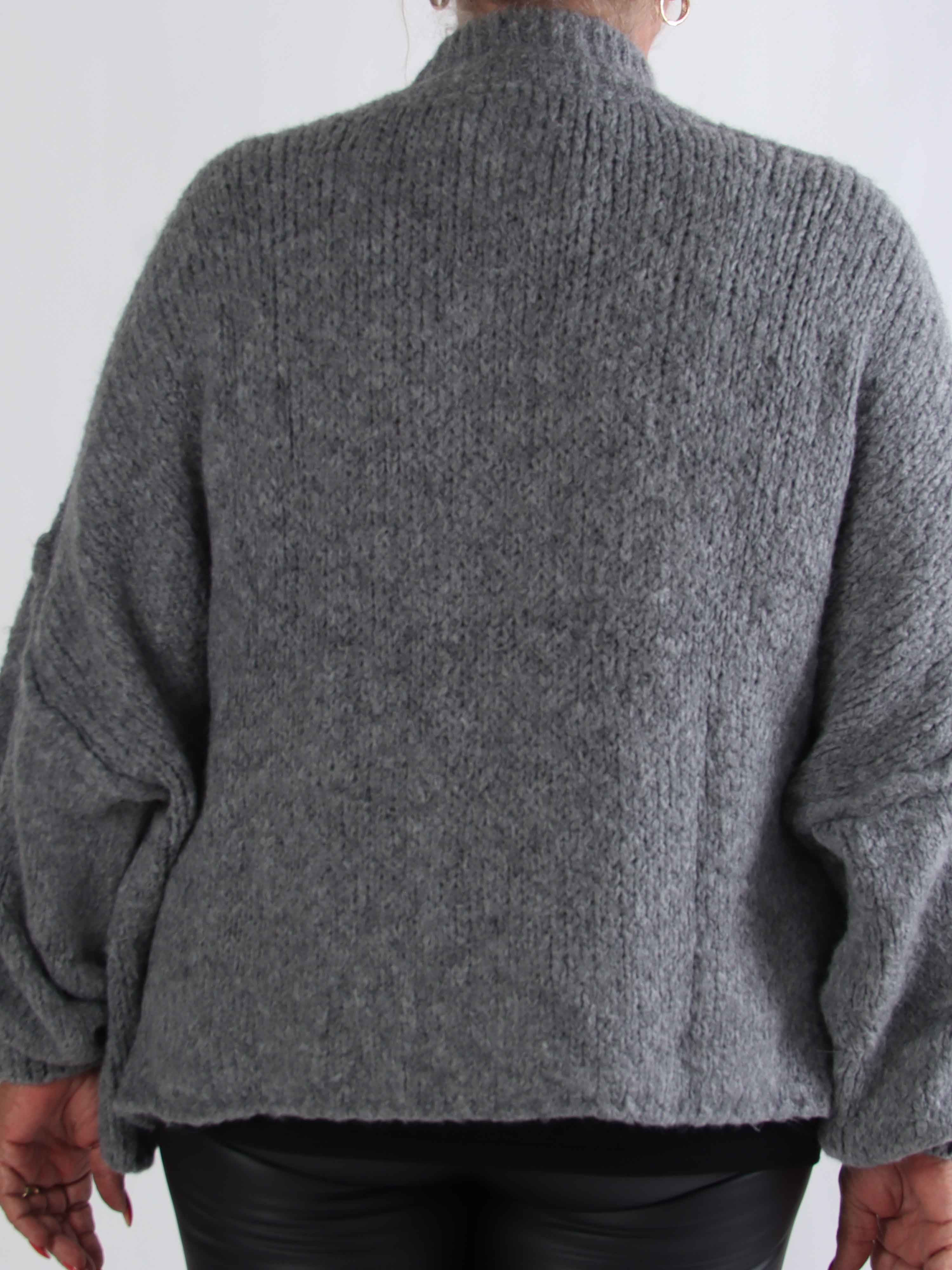 Olrun - Stickad plus size kofta med ballongärmar och guldknappar