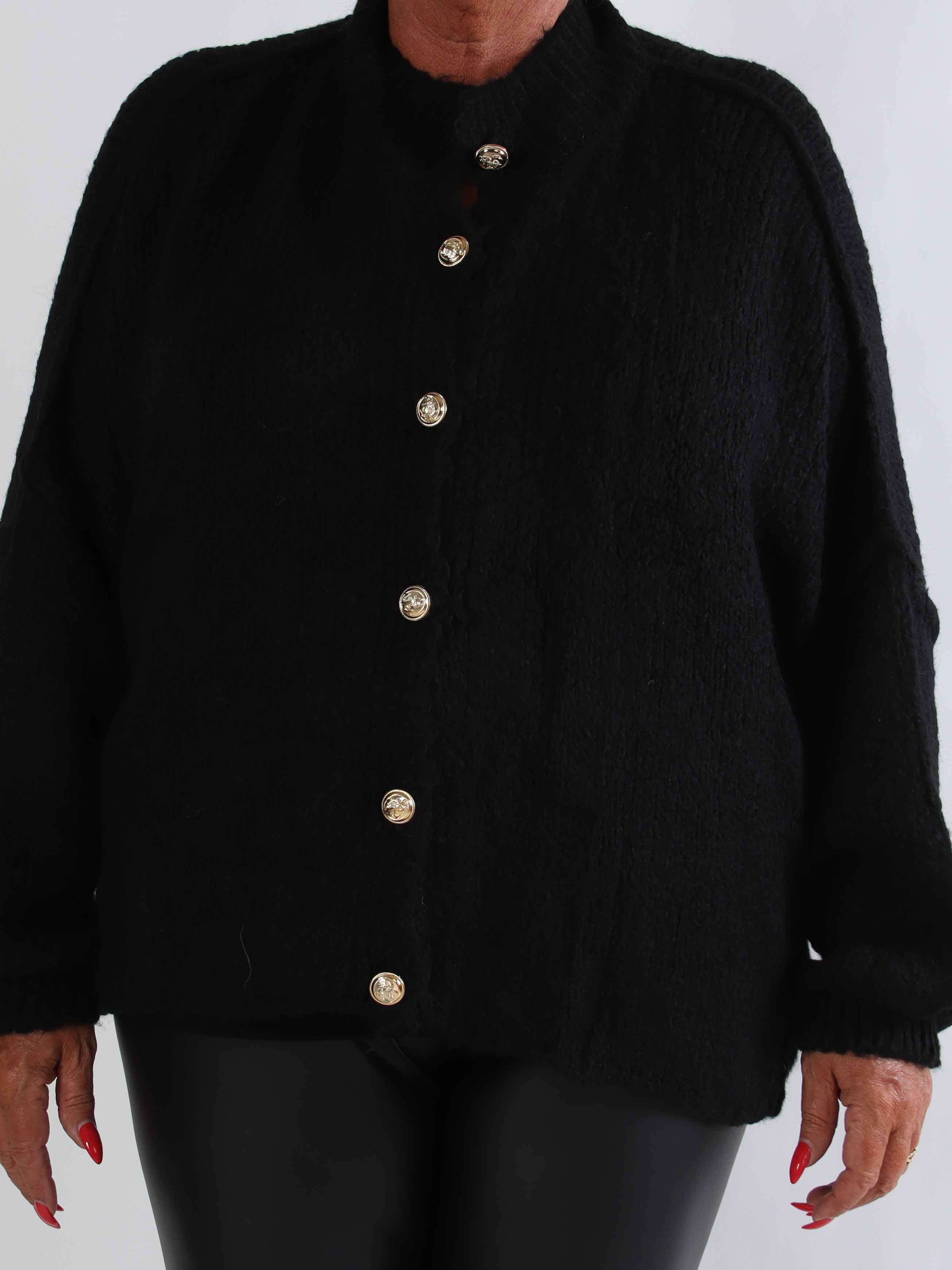 Olrun - Stickad plus size kofta med ballongärmar och guldknappar