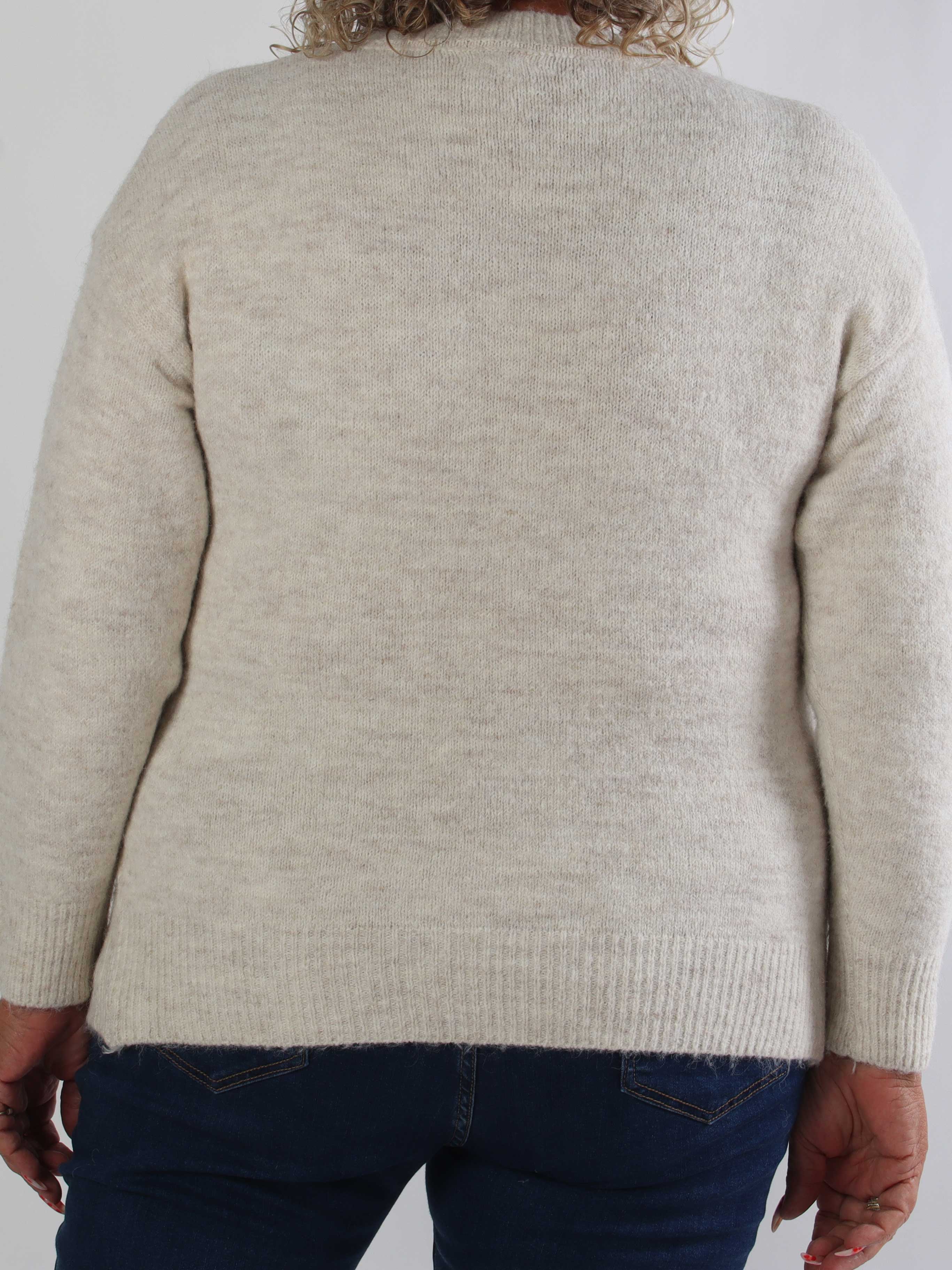 Ondine - Elegant plus size strikbluse med fine hvide perler og lille slids
