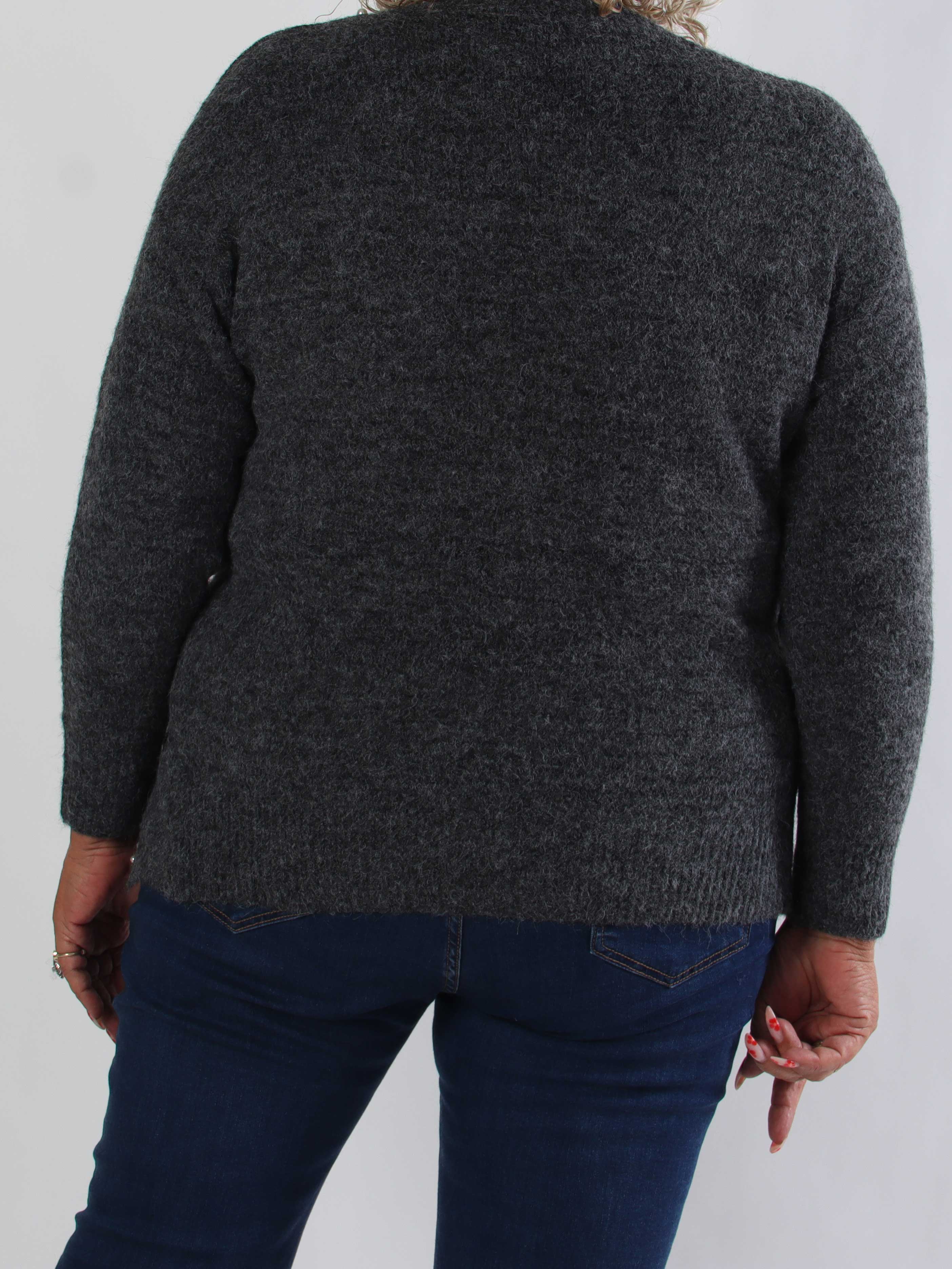 Ondine - Elegant plus size strikbluse med fine hvide perler og lille slids