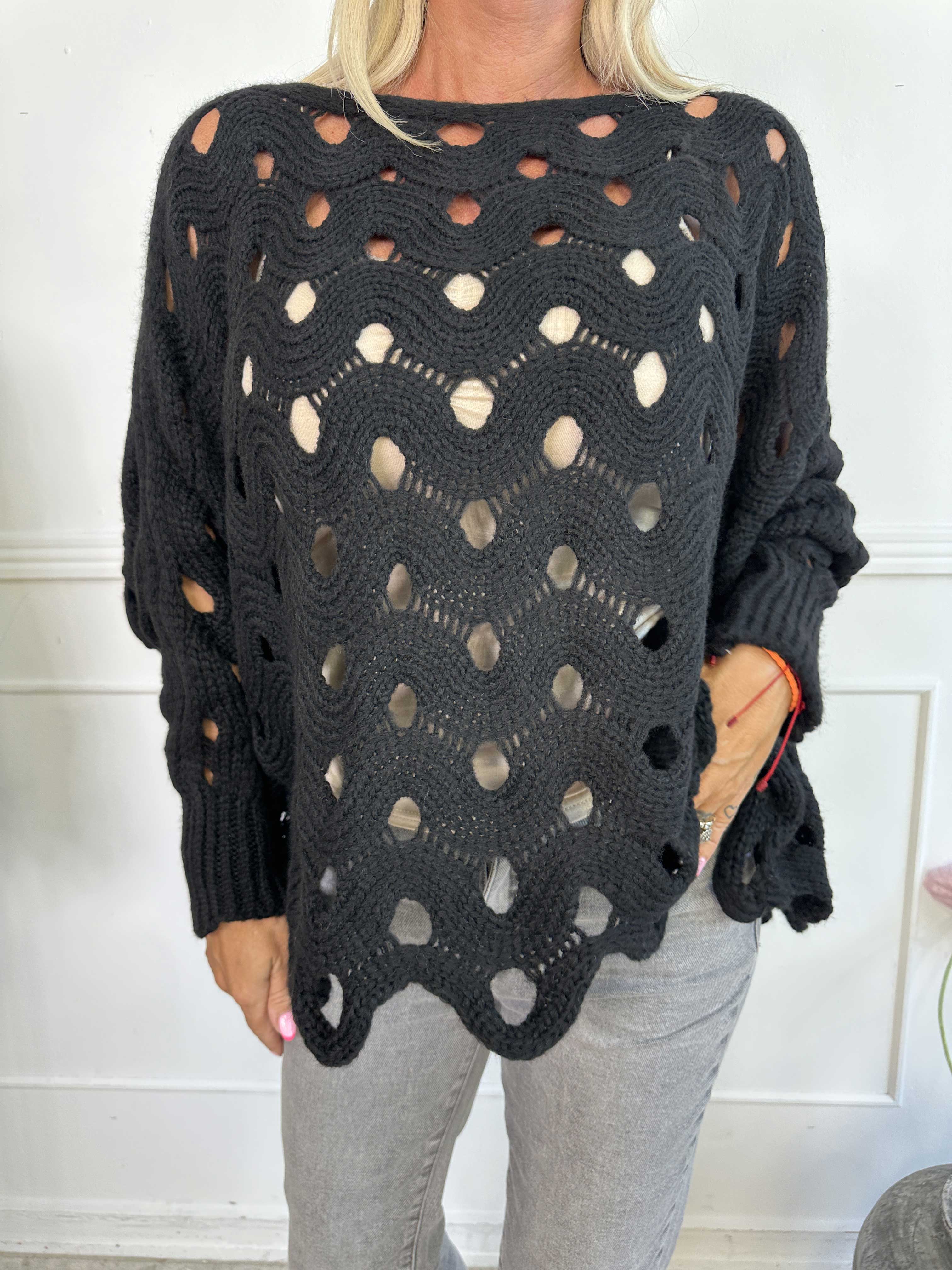 Pia – Oversized stickad tröja med hålmönster och fladdermusärmar