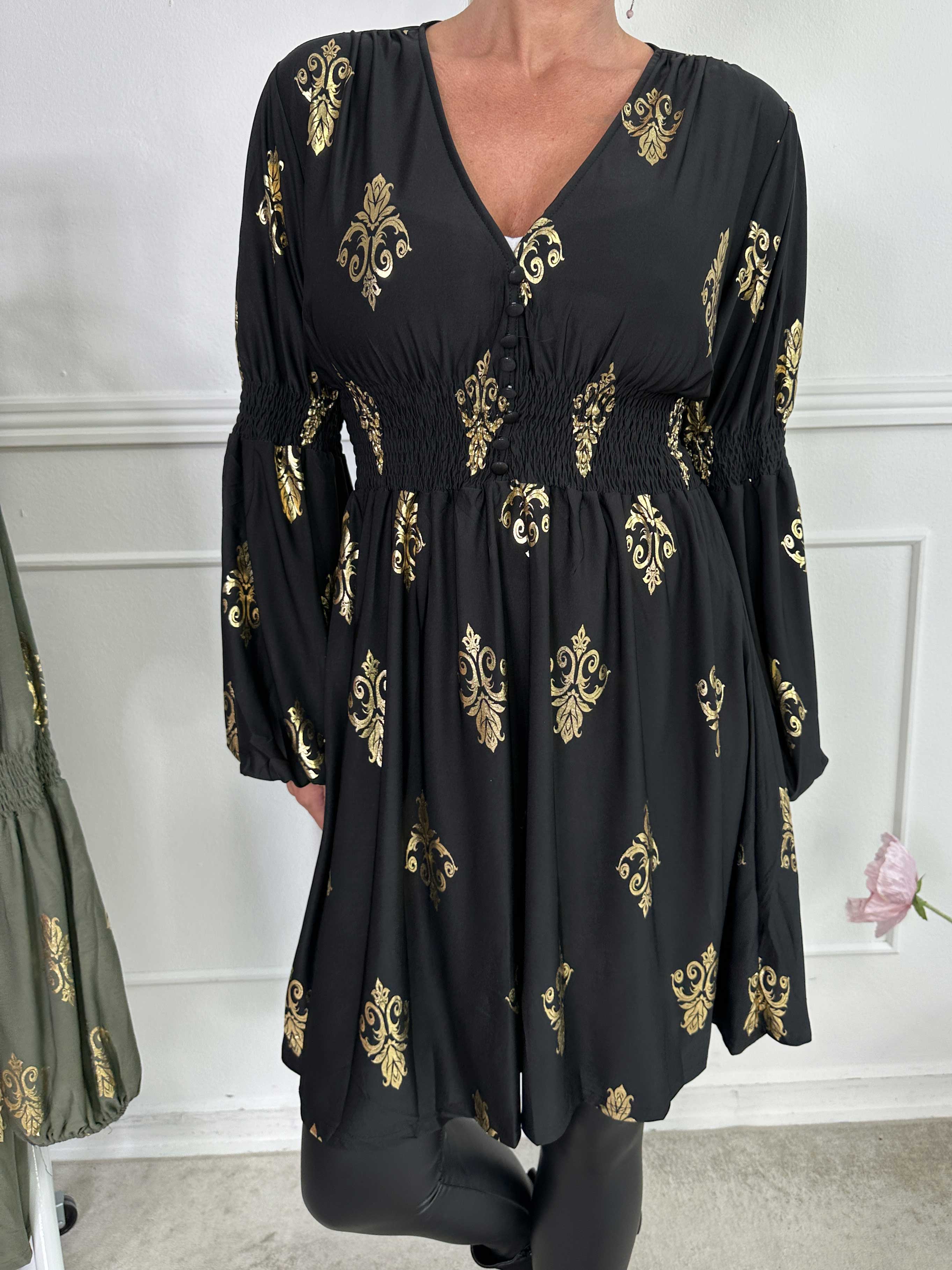 Paige Royal Gold - Elastisk klänning med guldfärgat mönster och knappar vid bysten