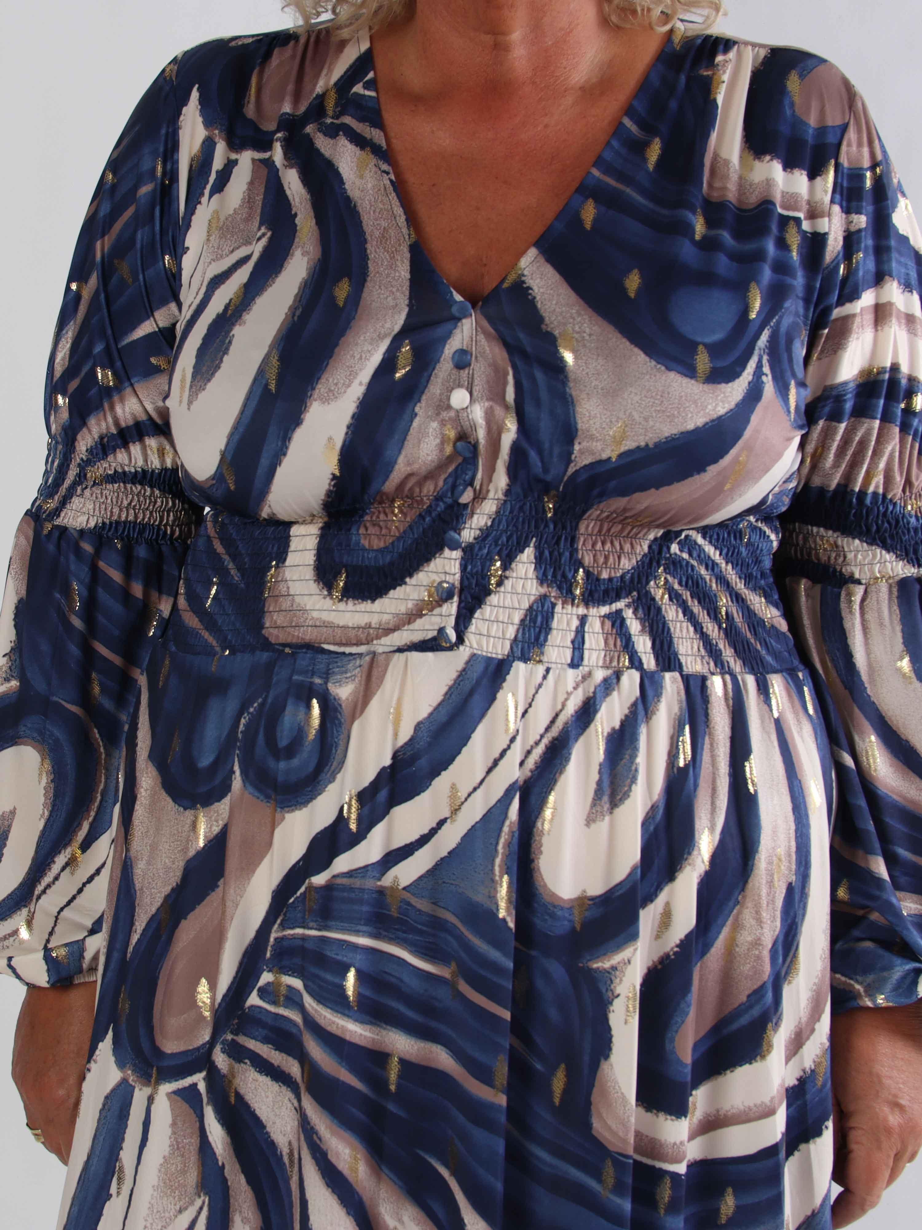 Paige Swirls - Elastisk plus size klänning med smock och knappar vid bysten