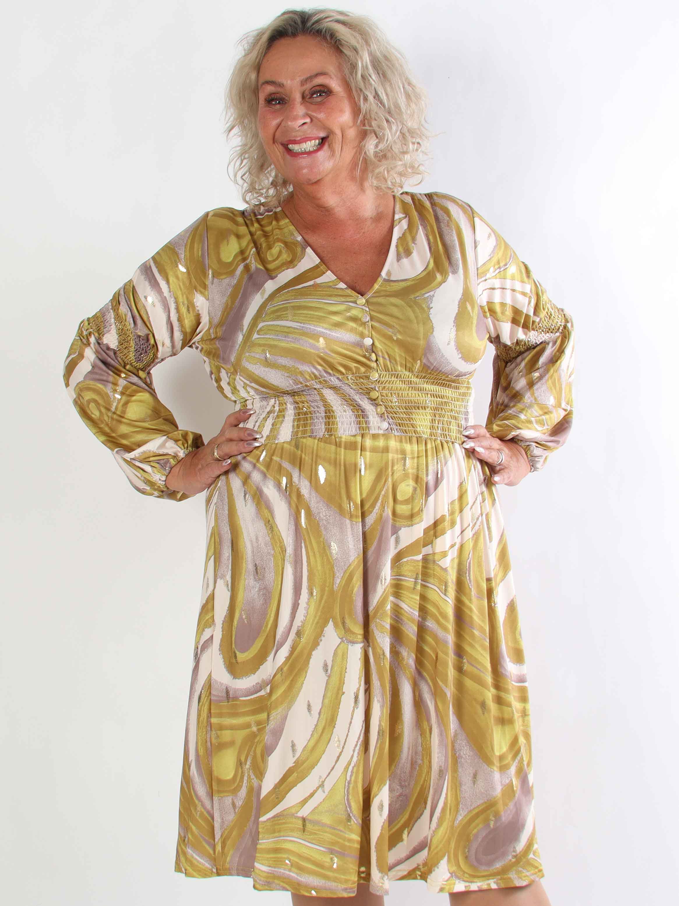 Paige Swirls - Elastisk plus size klänning med smock och knappar vid bysten