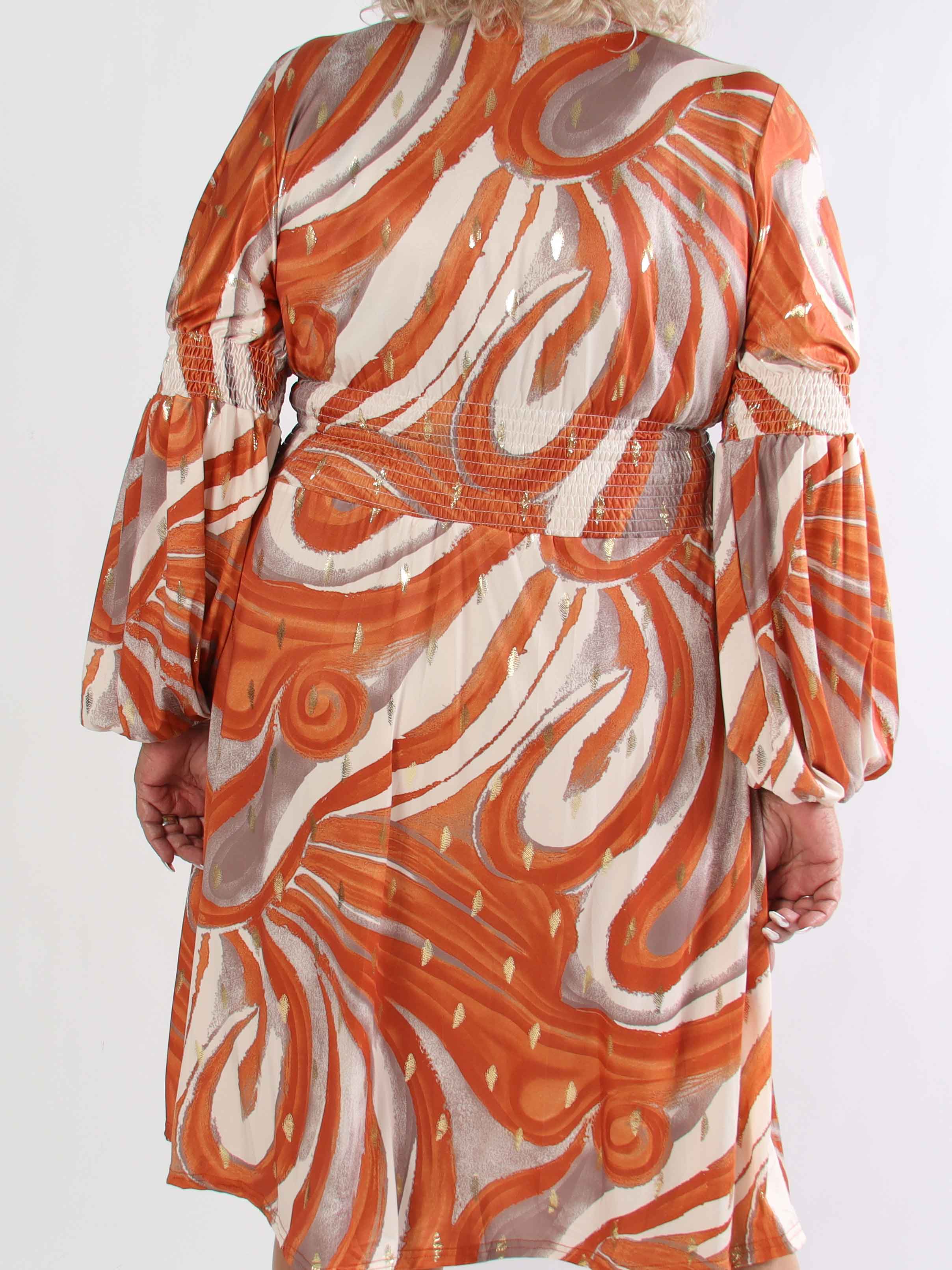 Paige Swirls - Elastisk plus size klänning med smock och knappar vid bysten