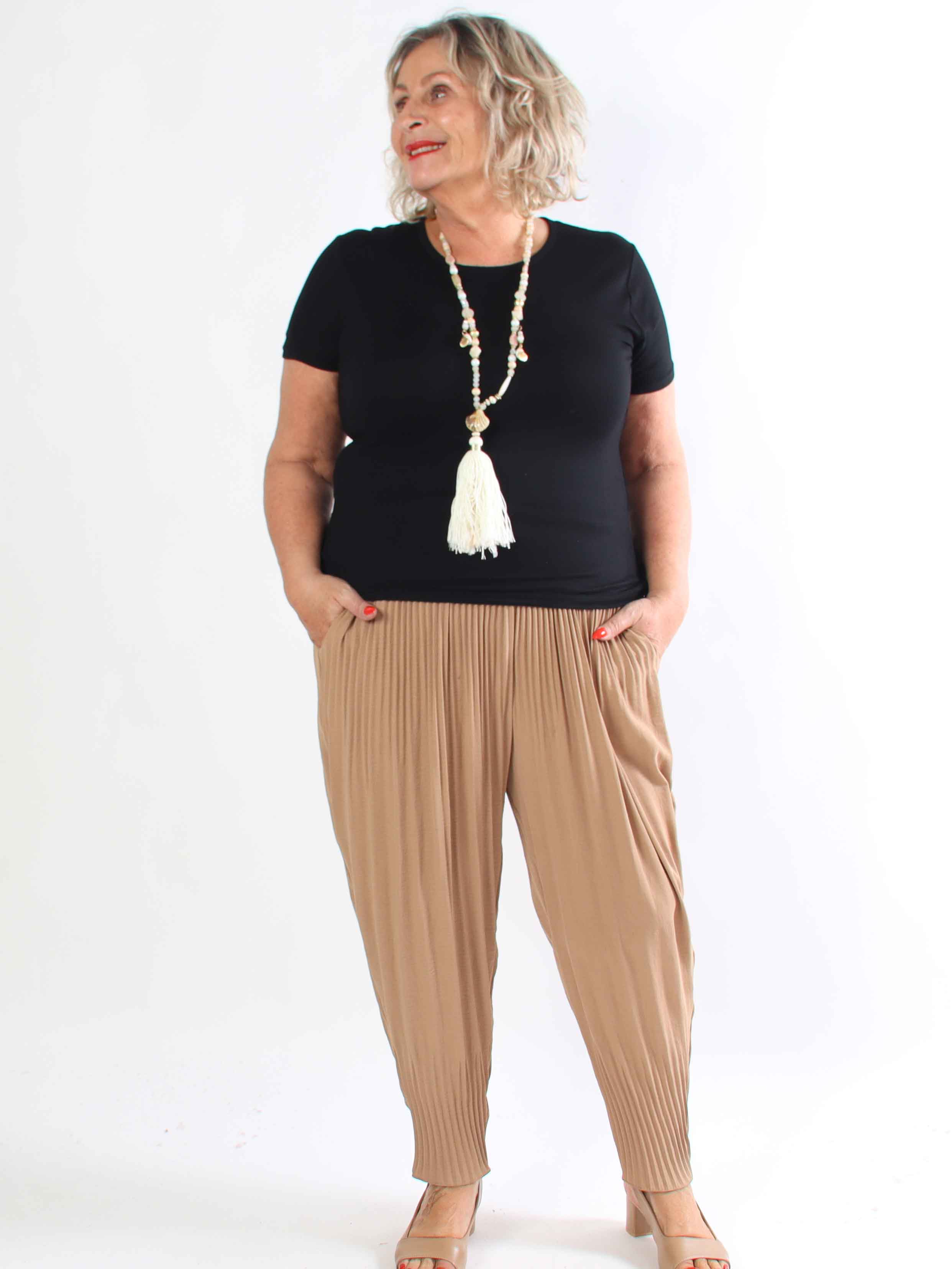 Paja - Lösa plisserade plus size byxor med resår i midjan