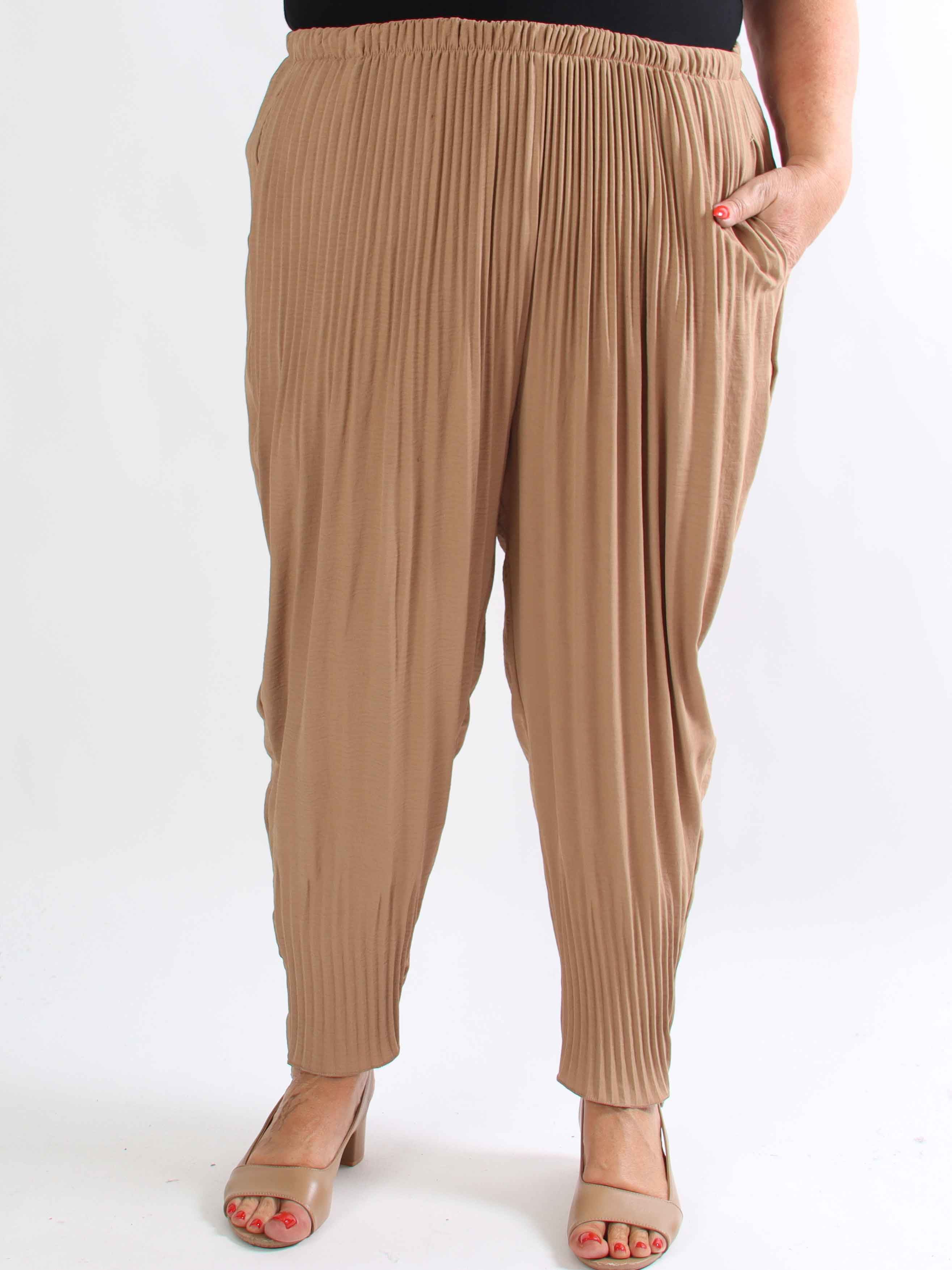 Paja - Lösa plisserade plus size byxor med resår i midjan