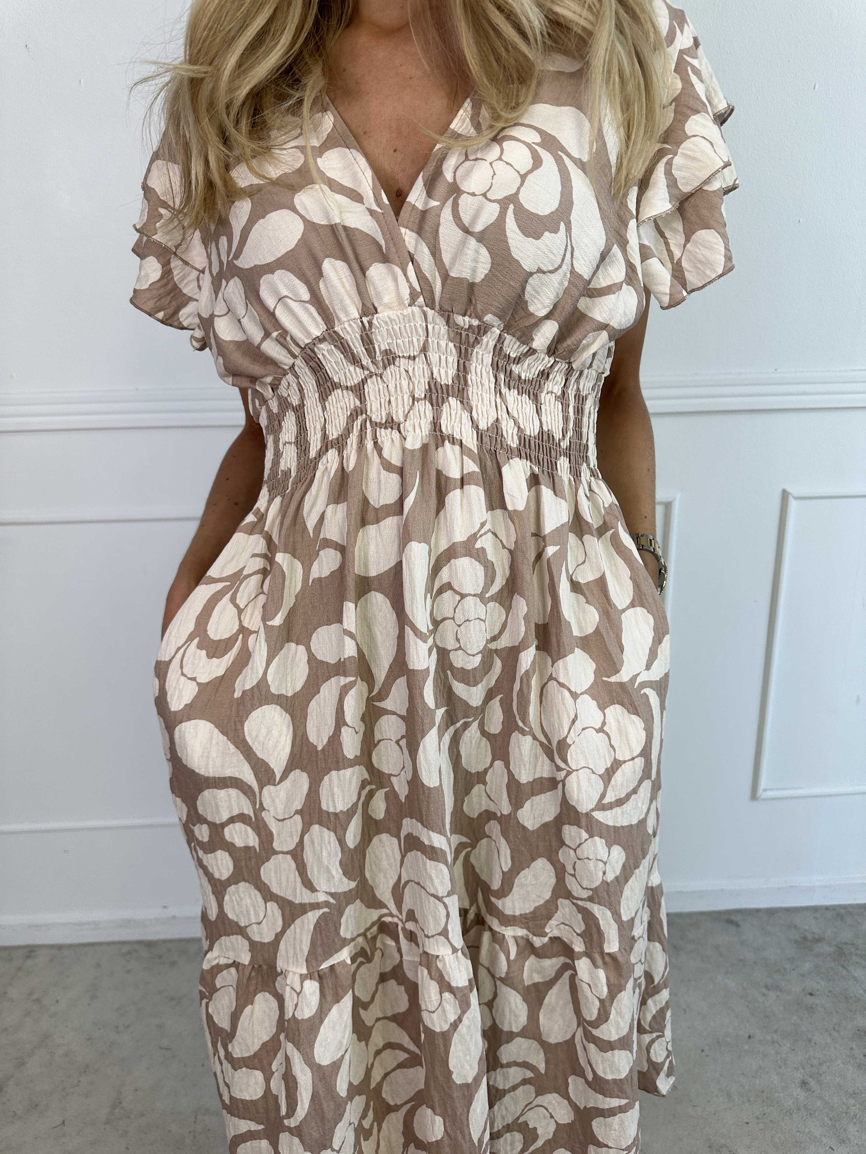 Palina Flower Short - Blommig klänning i viskos med resår