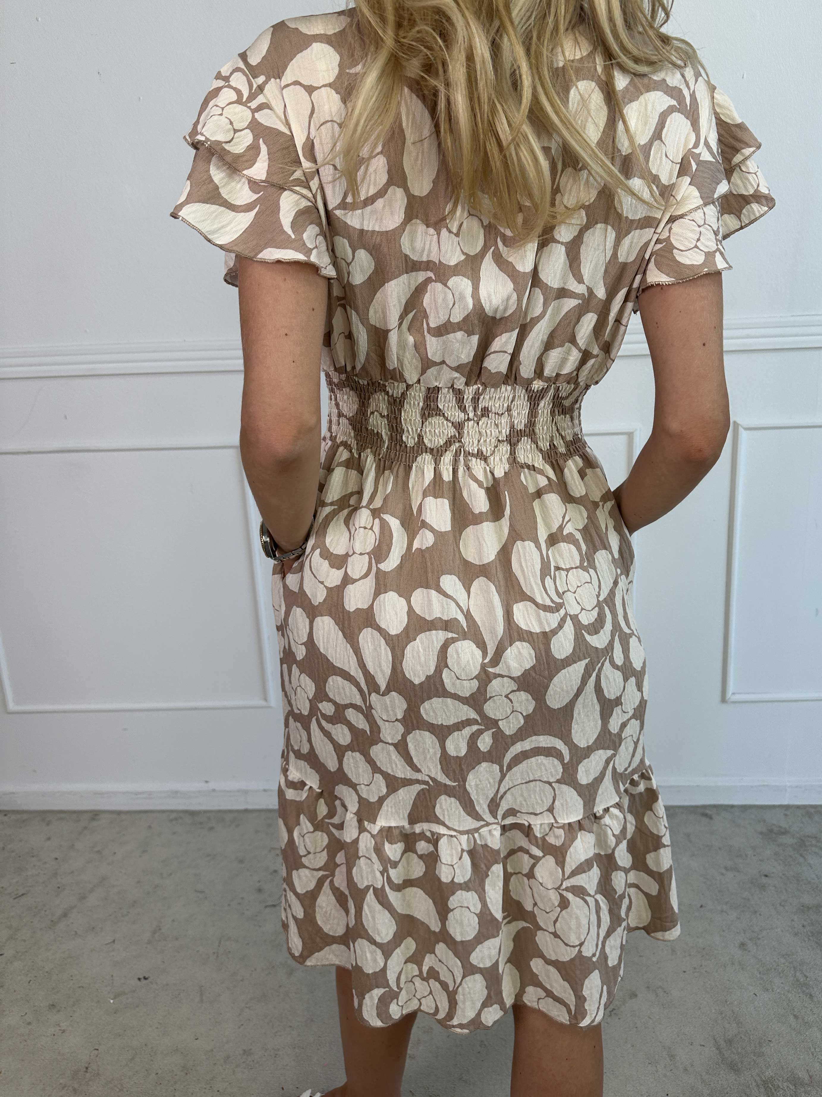 Palina Flower Short - Blommig klänning i viskos med resår