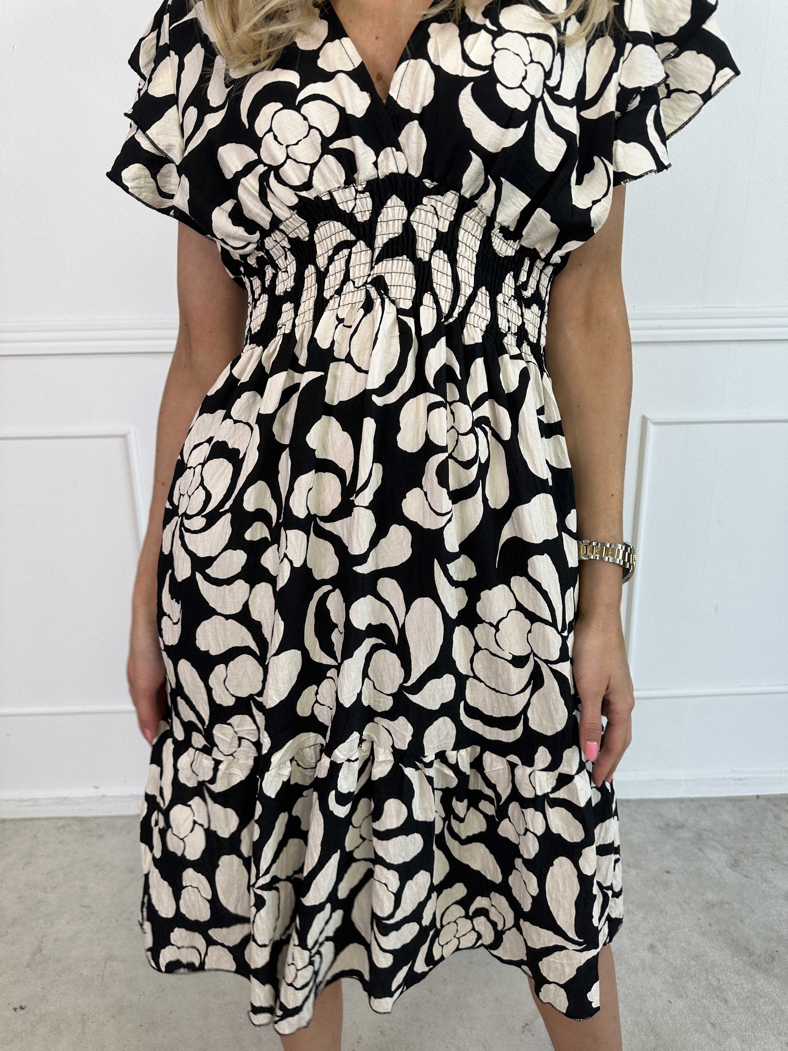 Palina Flower Short - Blommig klänning i viskos med resår