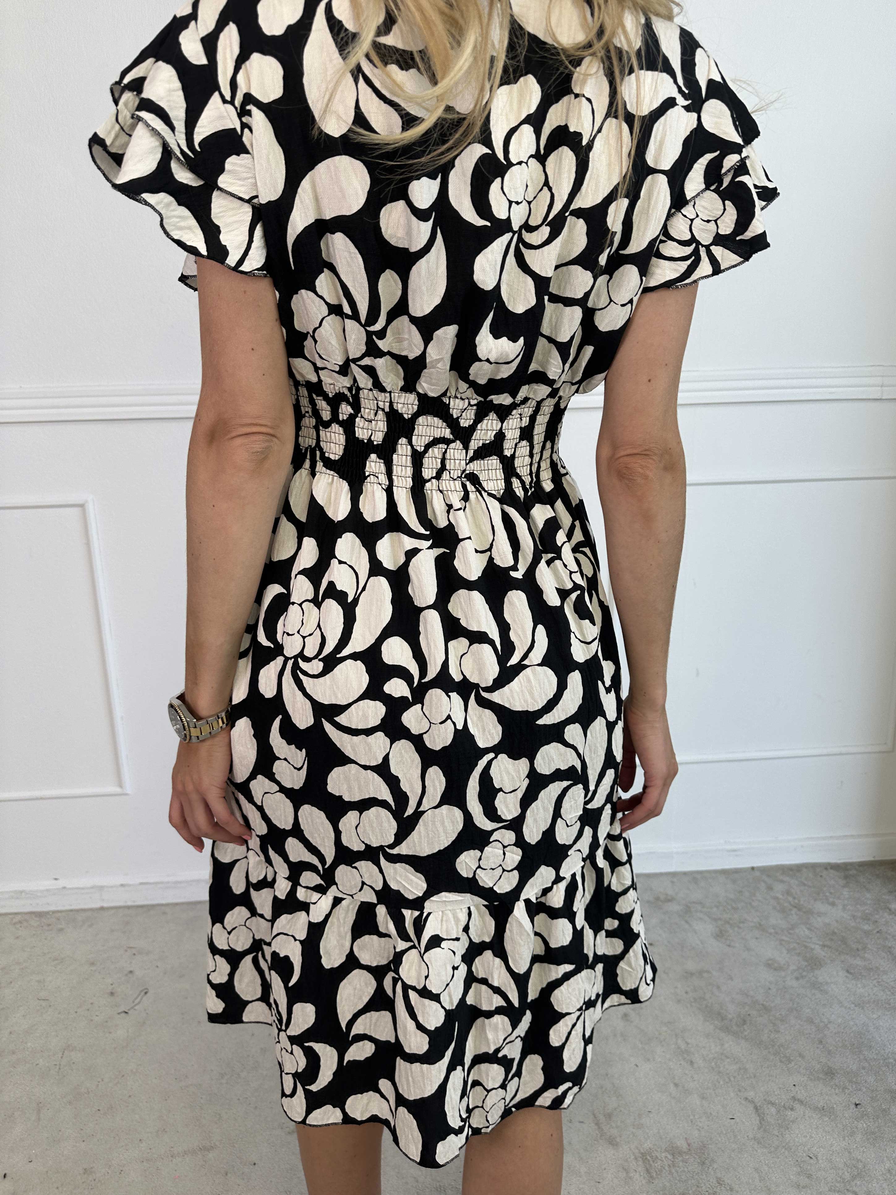 Palina Flower Short - Blommig klänning i viskos med resår