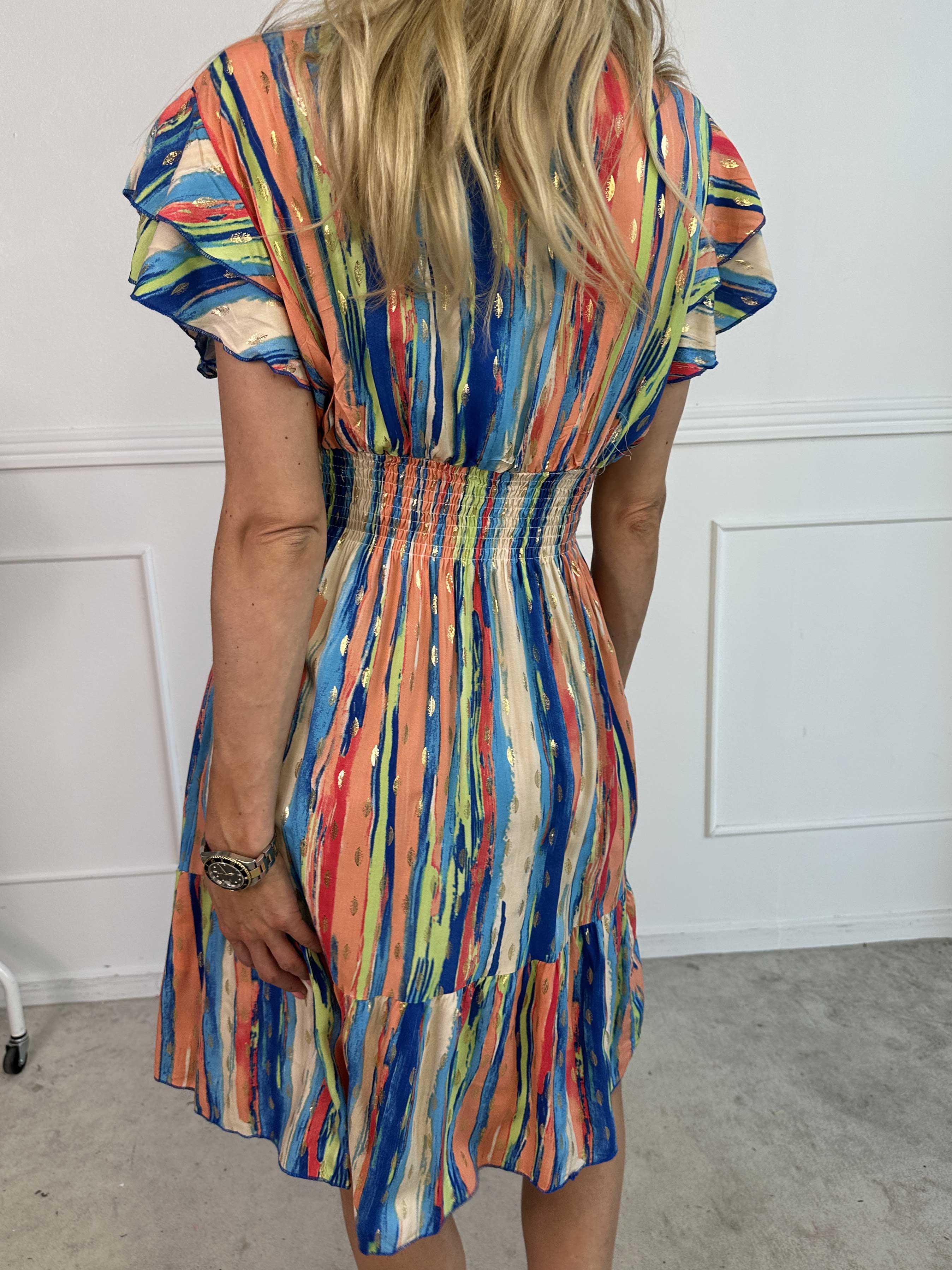 Palina Stripe Short - Söt randig klänning i viskos med gulddetaljer