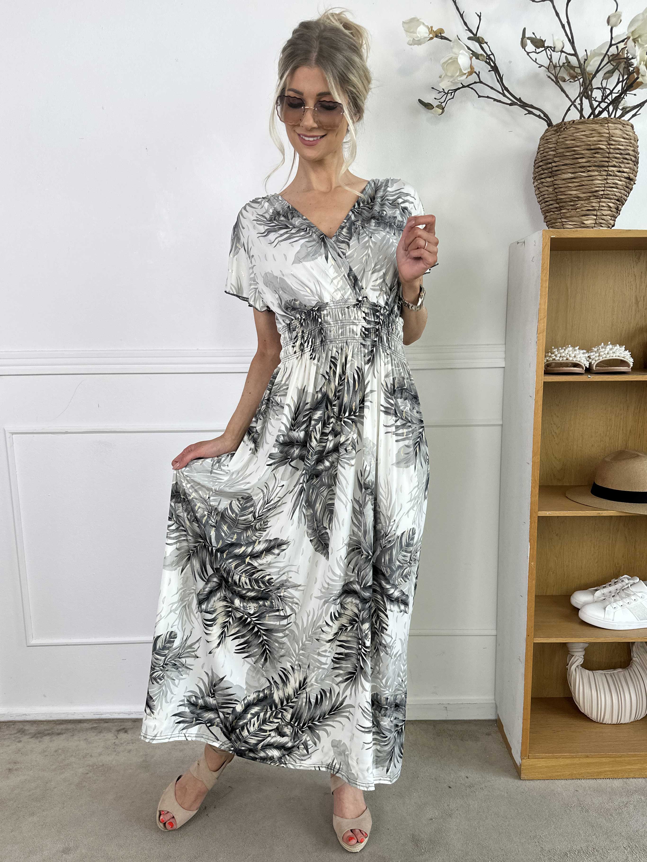 Palma - Lång elastisk klänning med blad och volangärmar