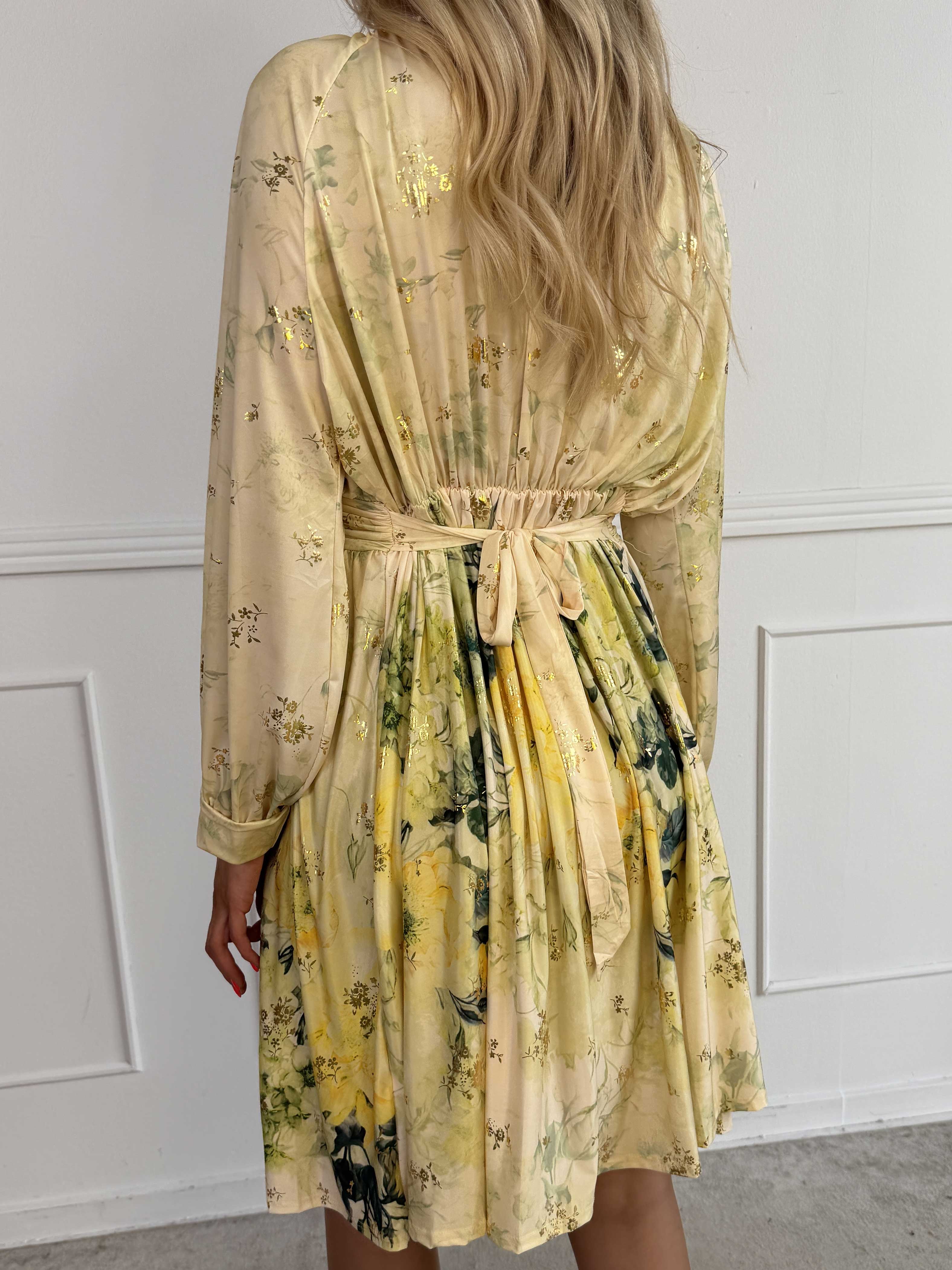 Paloma Ethereal Short - Elastisk kjole med fint blomsterprint og gulddetaljer